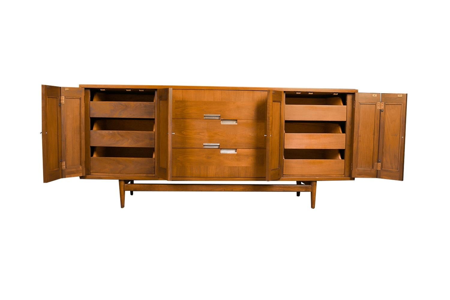 This exceedingly well-crafted American of Martinsville dresser was designed by Merton Gershun for American of Martinsville, features the mid-century style and construction quality that keep these pieces in such high demand today. Beautiful all
