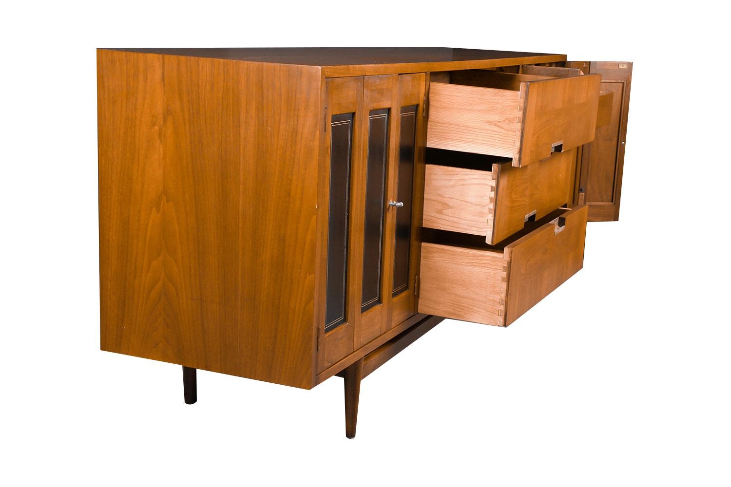 Mid Century Dresser Credenza American of Martinsville 1