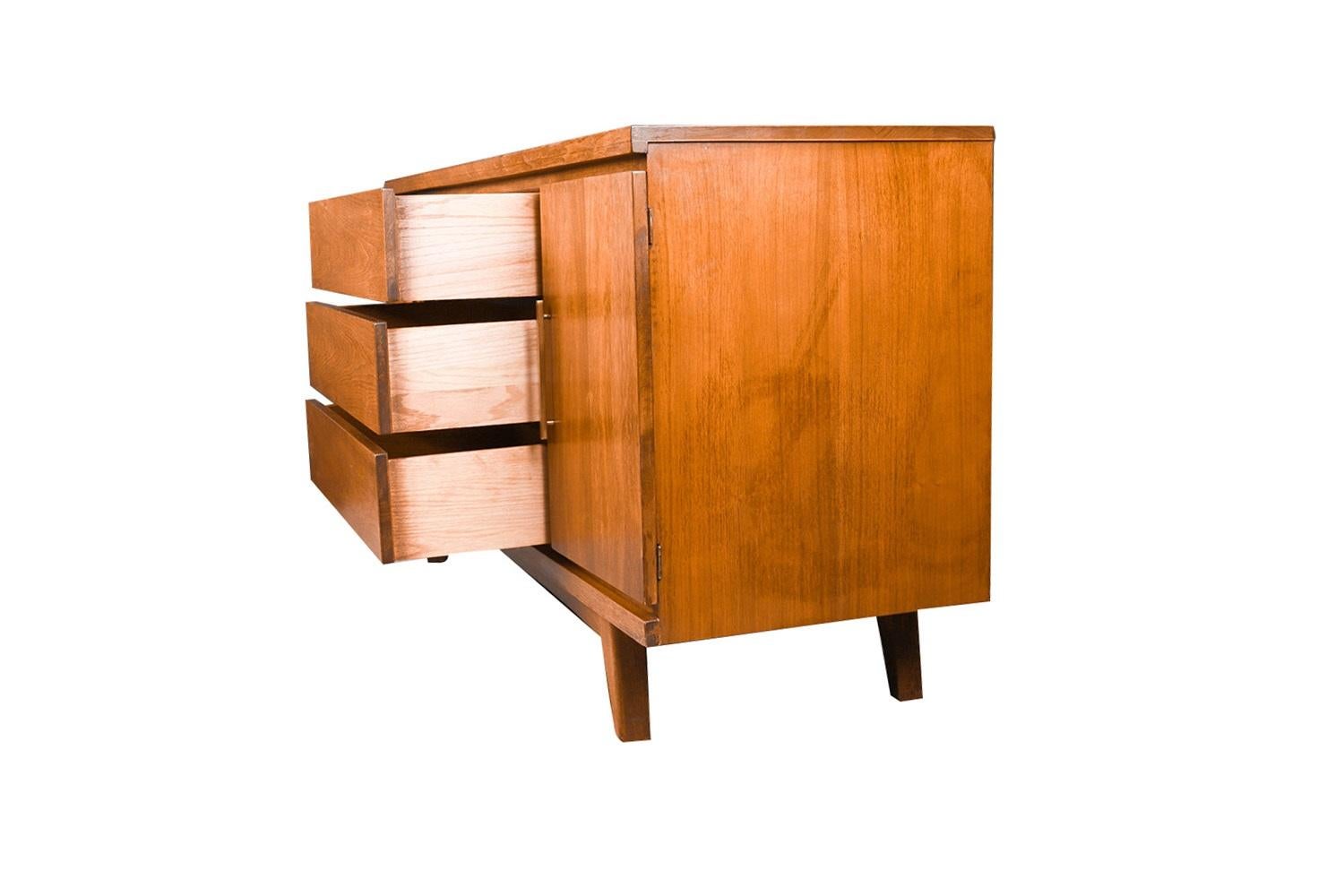 Mid Century Dresser Credenza Brass Pulls For Sale 4