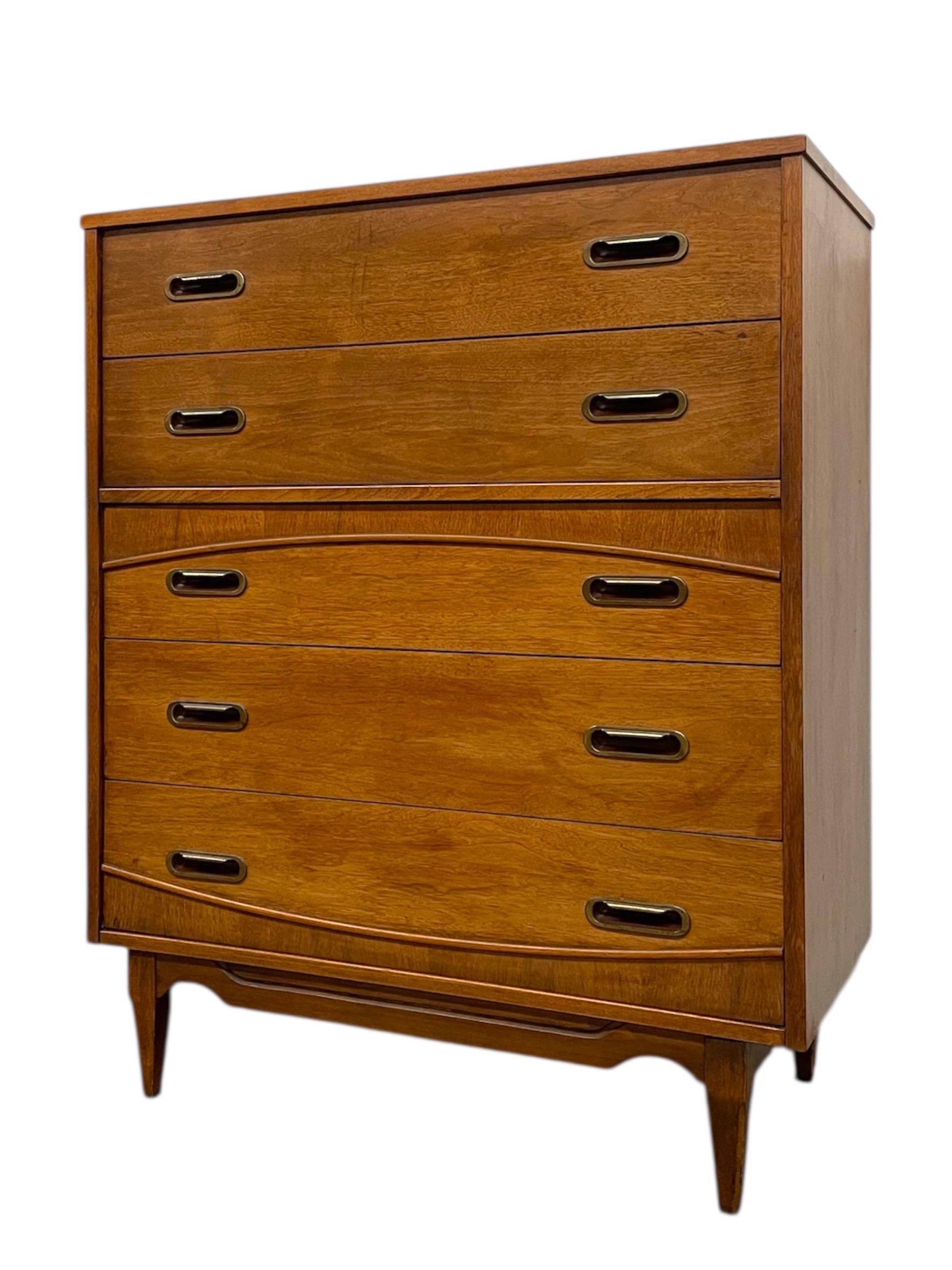 Mid-Century Dresser Set by Hooker Furniture, 9-Drawer and 5-Drawer Dresser (Ende des 20. Jahrhunderts) im Angebot