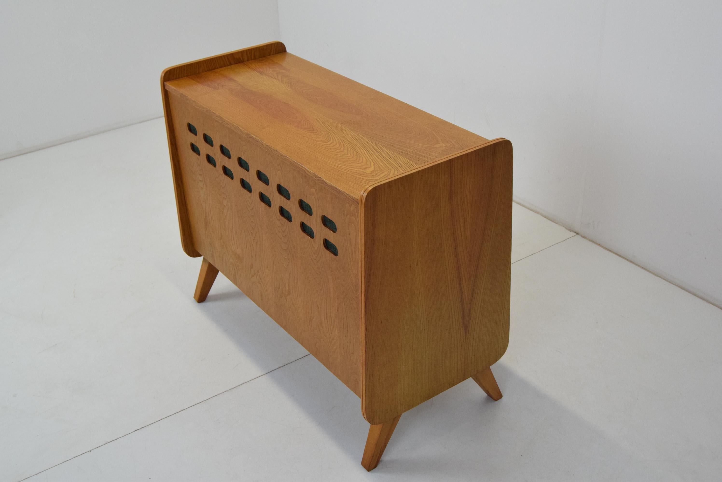 Mid-Century Dresser/Tatra Pravenec, 1960's In Good Condition For Sale In Praha, CZ