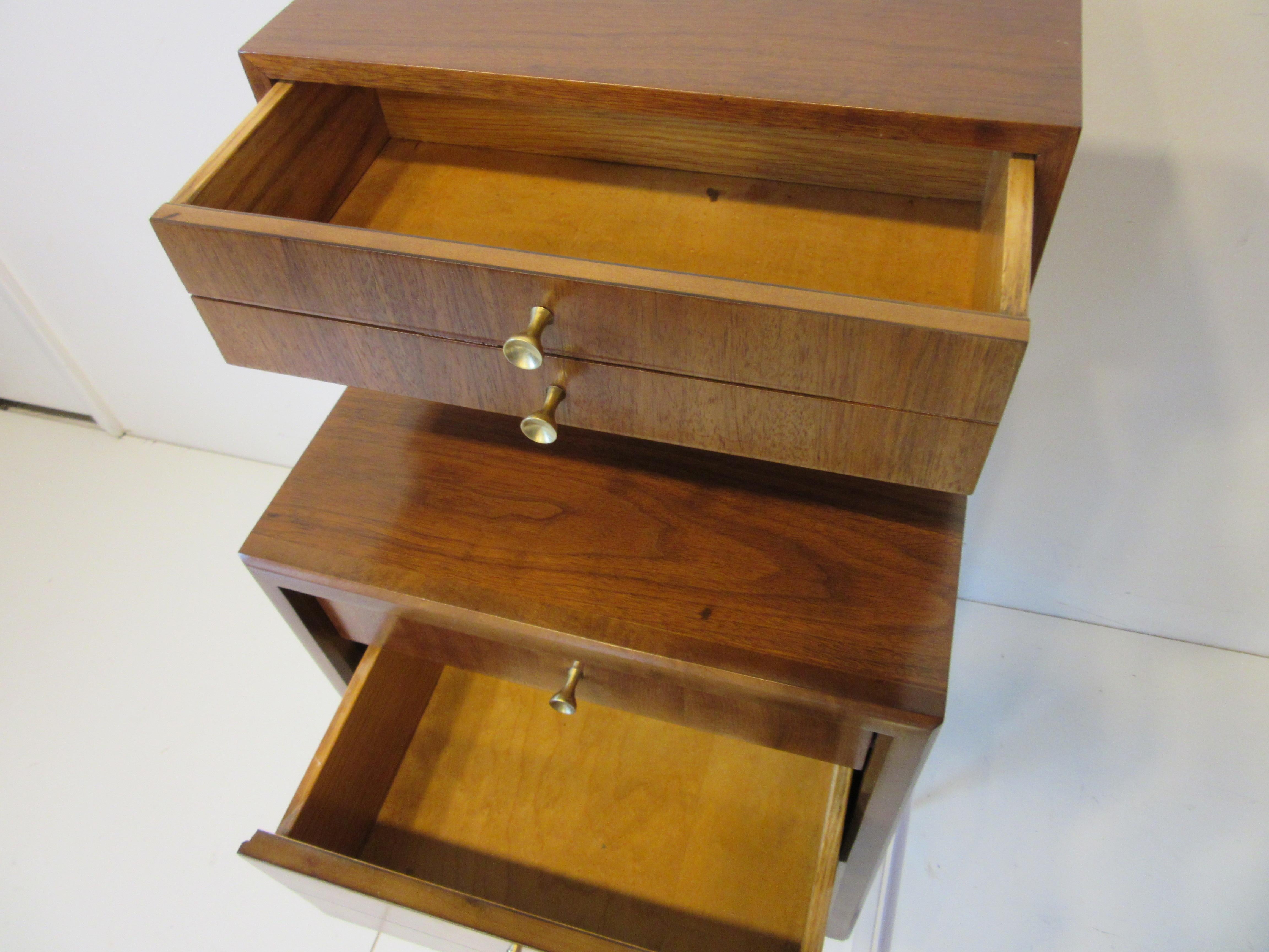 Mid Century Dresser Top Jewelry Chest / Box In Good Condition In Cincinnati, OH