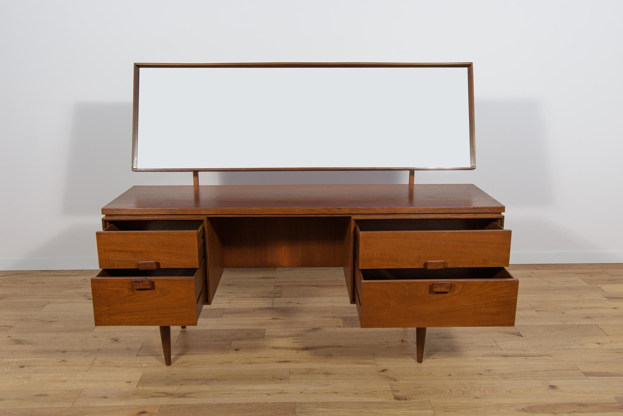 Mid-Century Dressing Table by I. Kofod-Larsen for G-Plan, 1960s 8