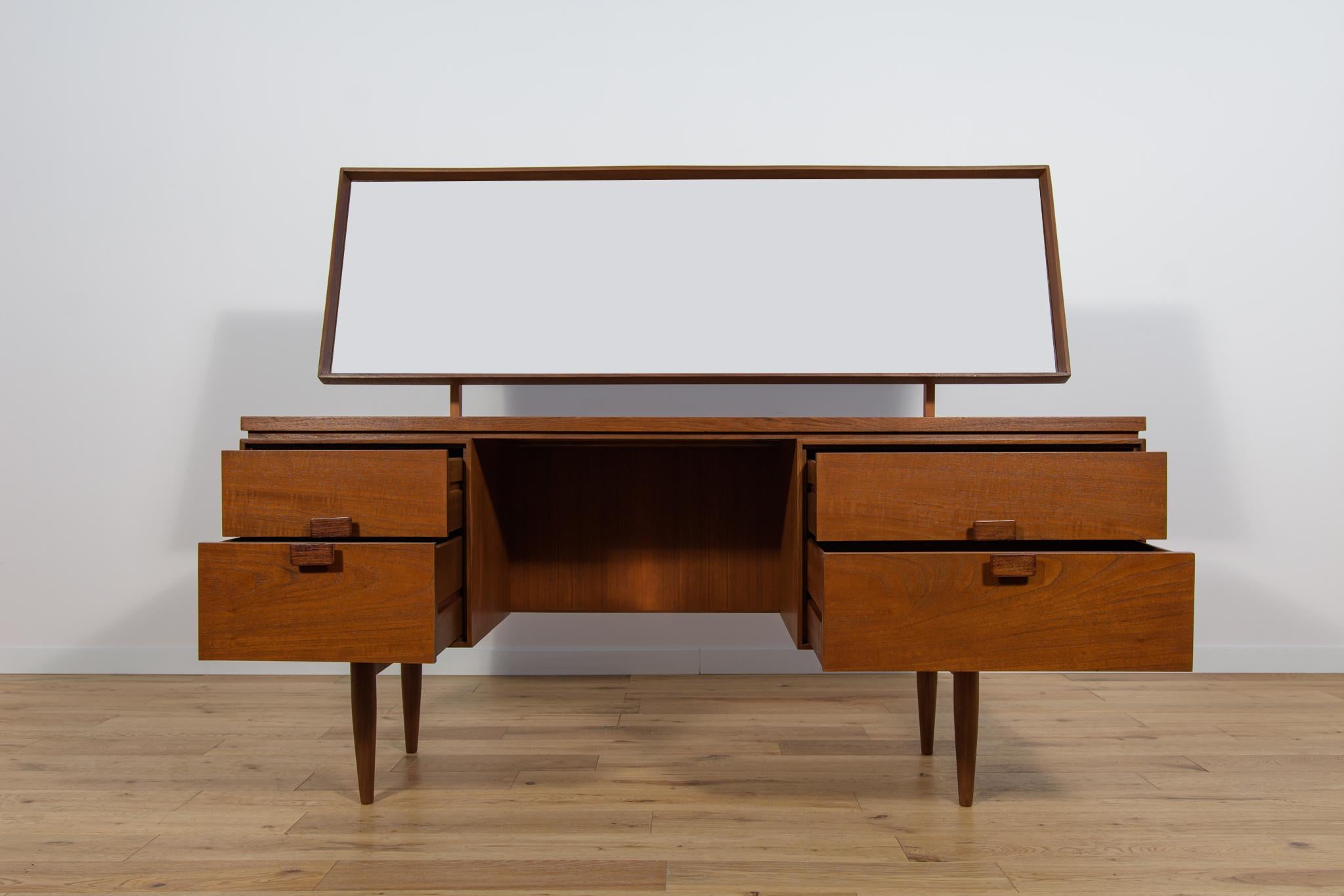 Mid-Century Dressing Table by I. Kofod-Larsen for G-Plan, 1960s 9