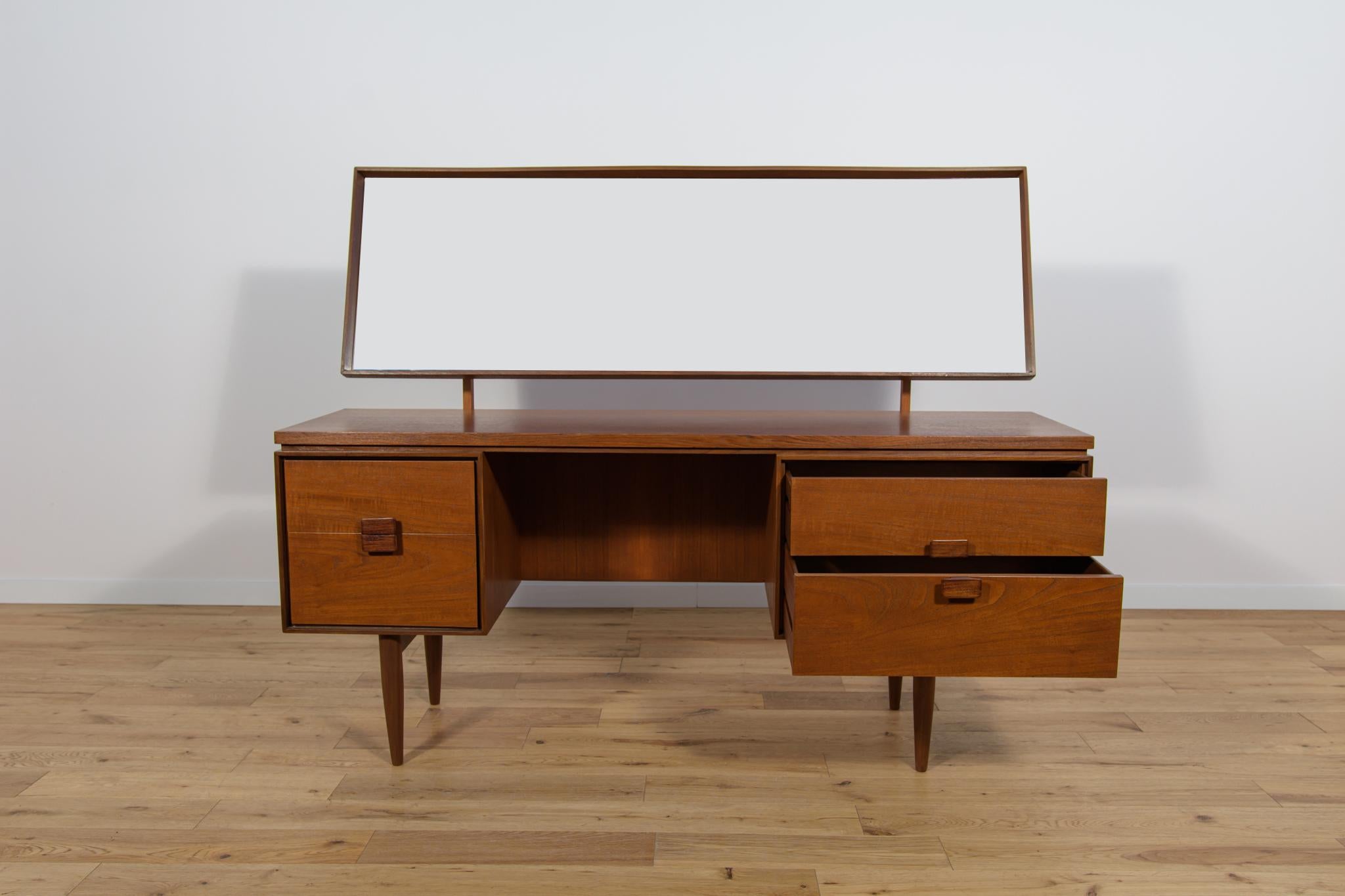Mid-Century Dressing Table by I. Kofod-Larsen for G-Plan, 1960s 10