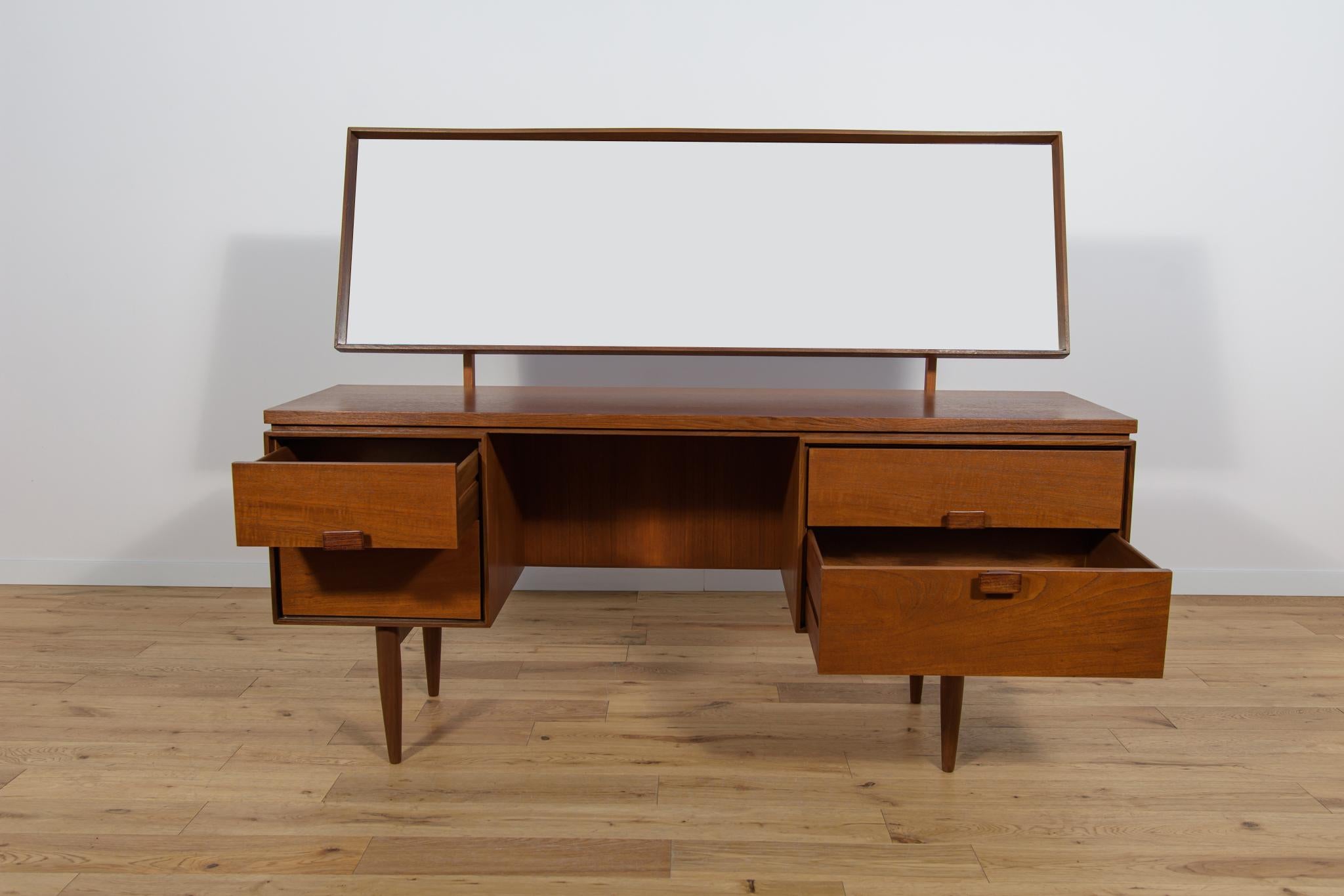 Mid-Century Dressing Table by I. Kofod-Larsen for G-Plan, 1960s 11