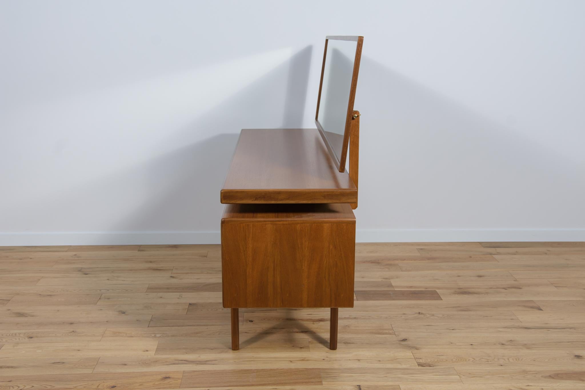 Mid Century  Dressing Table by Victor Wilkins for G-Plan, 1960s 2