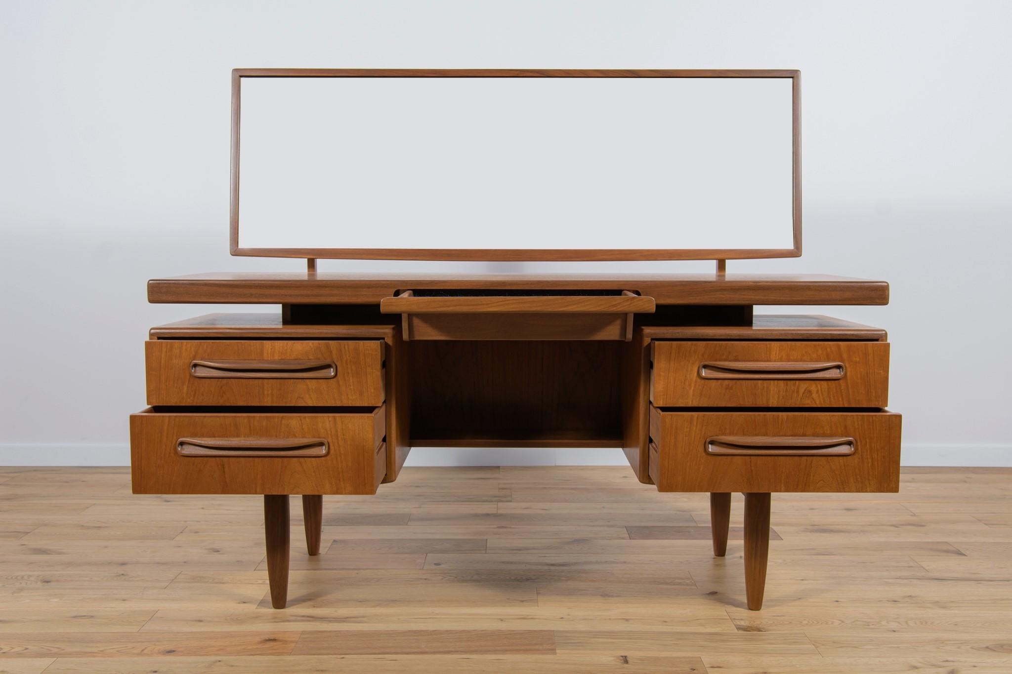 Mid Century  Dressing Table by Victor Wilkins for G-Plan, 1960s In Excellent Condition In GNIEZNO, 30