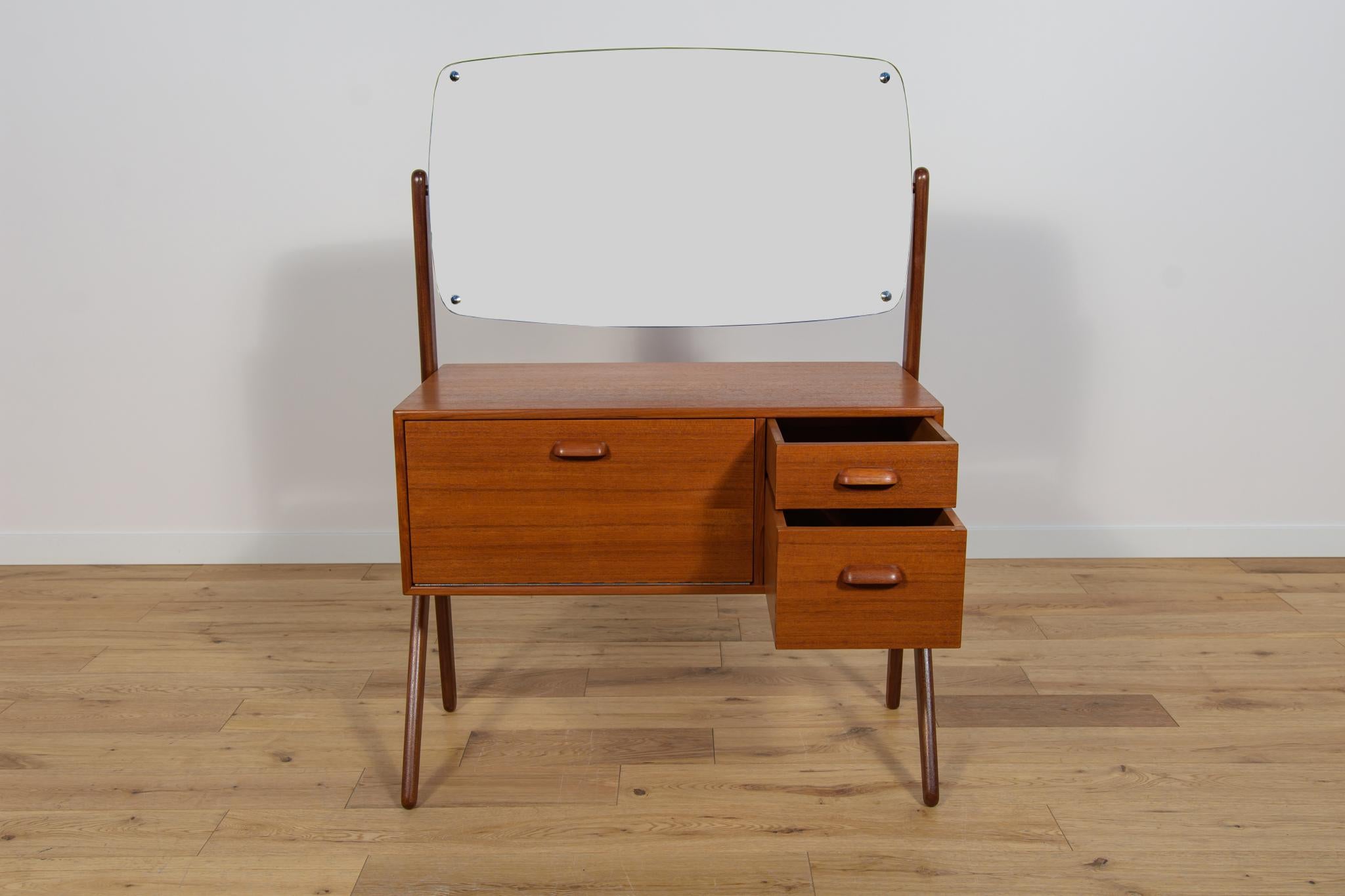 Mid-Century Dressing Table from Ølholm Møbelfabri, 1960s For Sale 1