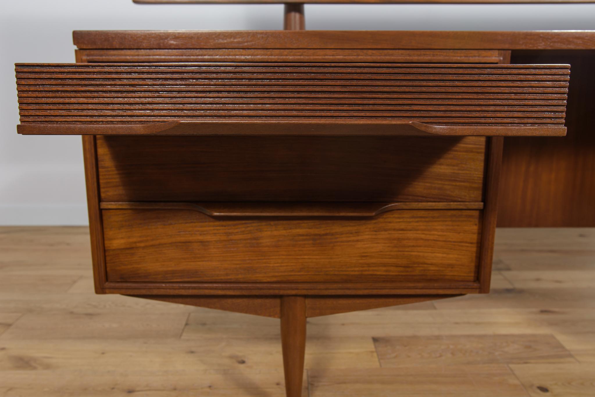 Mid-Century Dressing Table from White and Newton, 1960s For Sale 2