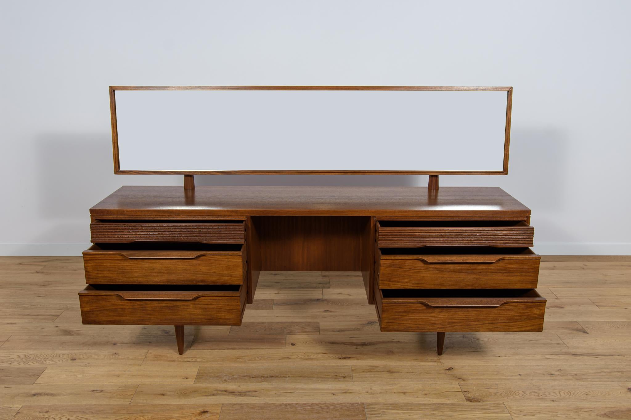 Mirror Mid-Century Dressing Table from White and Newton, 1960s For Sale