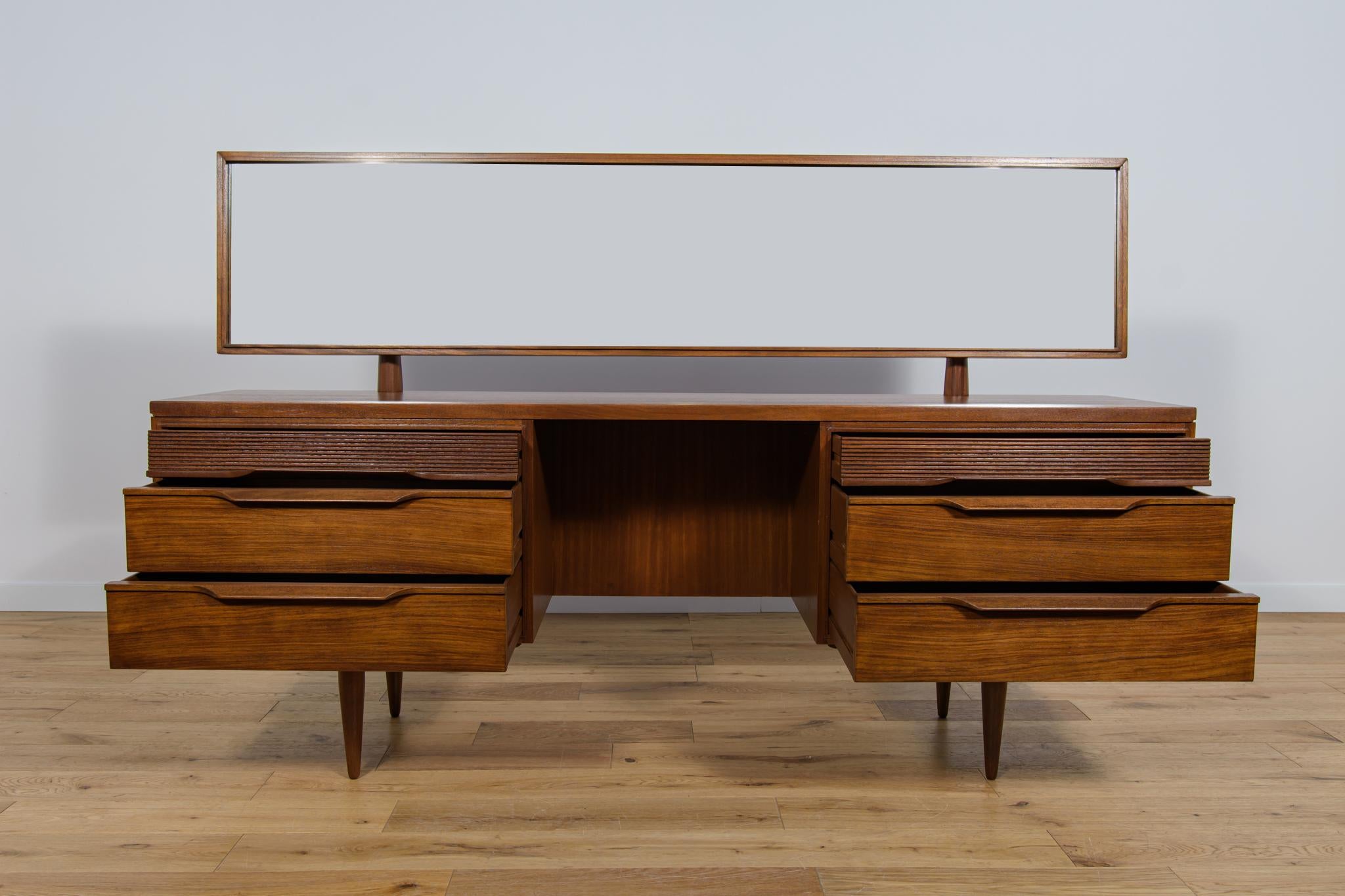 Mid-Century Dressing Table from White and Newton, 1960s For Sale 1