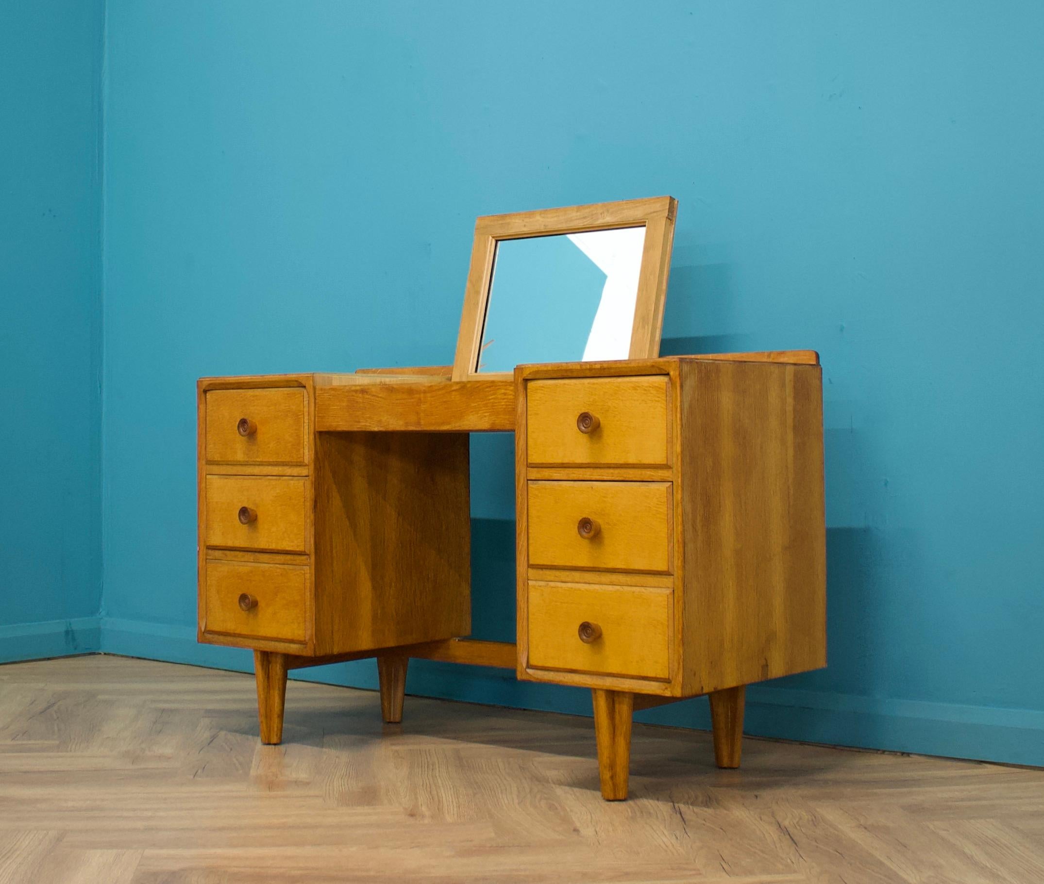 Mid-Century-Schminktisch aus Eiche, 1950er Jahre (Furnier) im Angebot