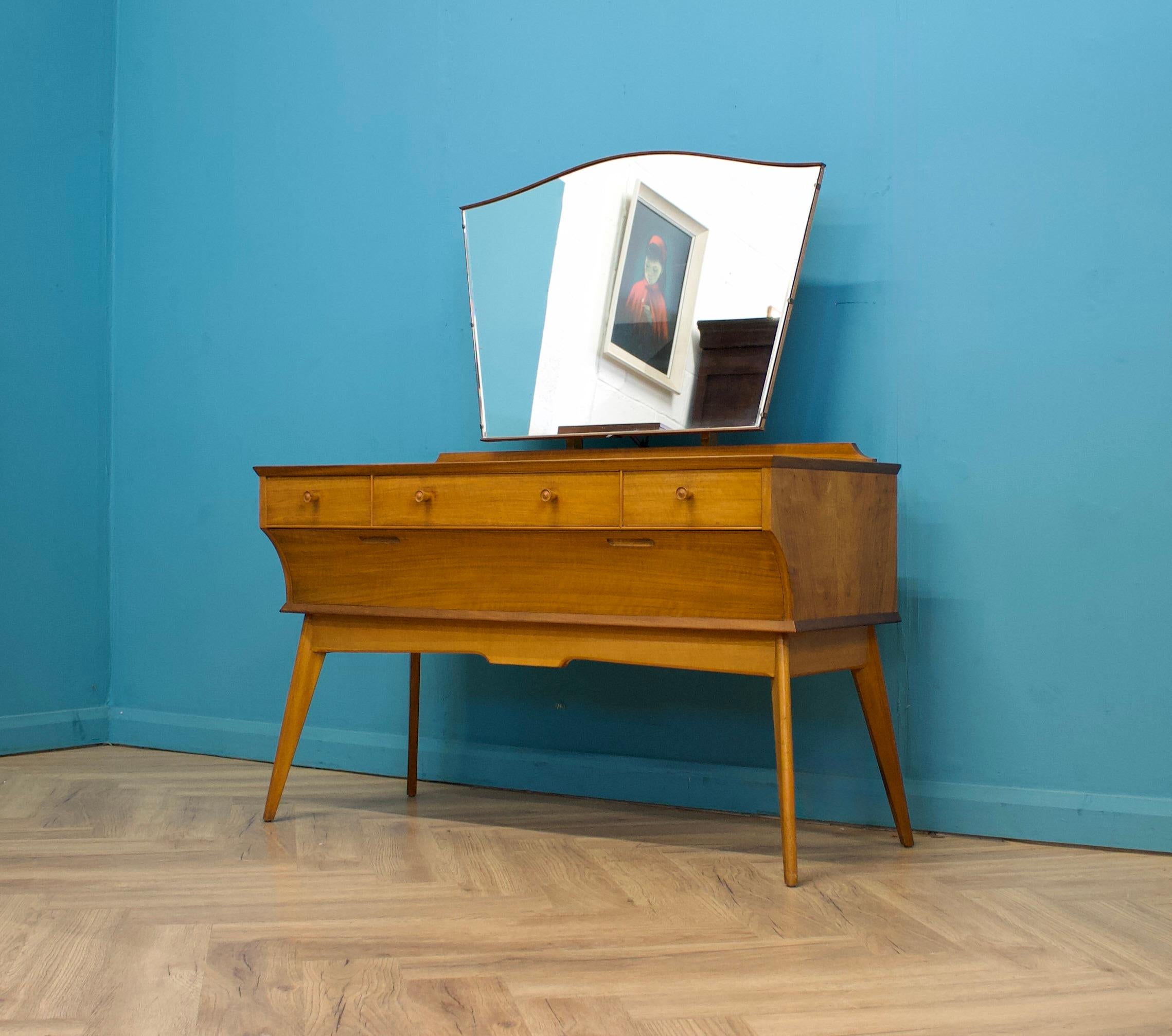 Mid-Century Modern Mid Century Dressing Table in Walnut by Alfred COX for Heals, 1950s For Sale