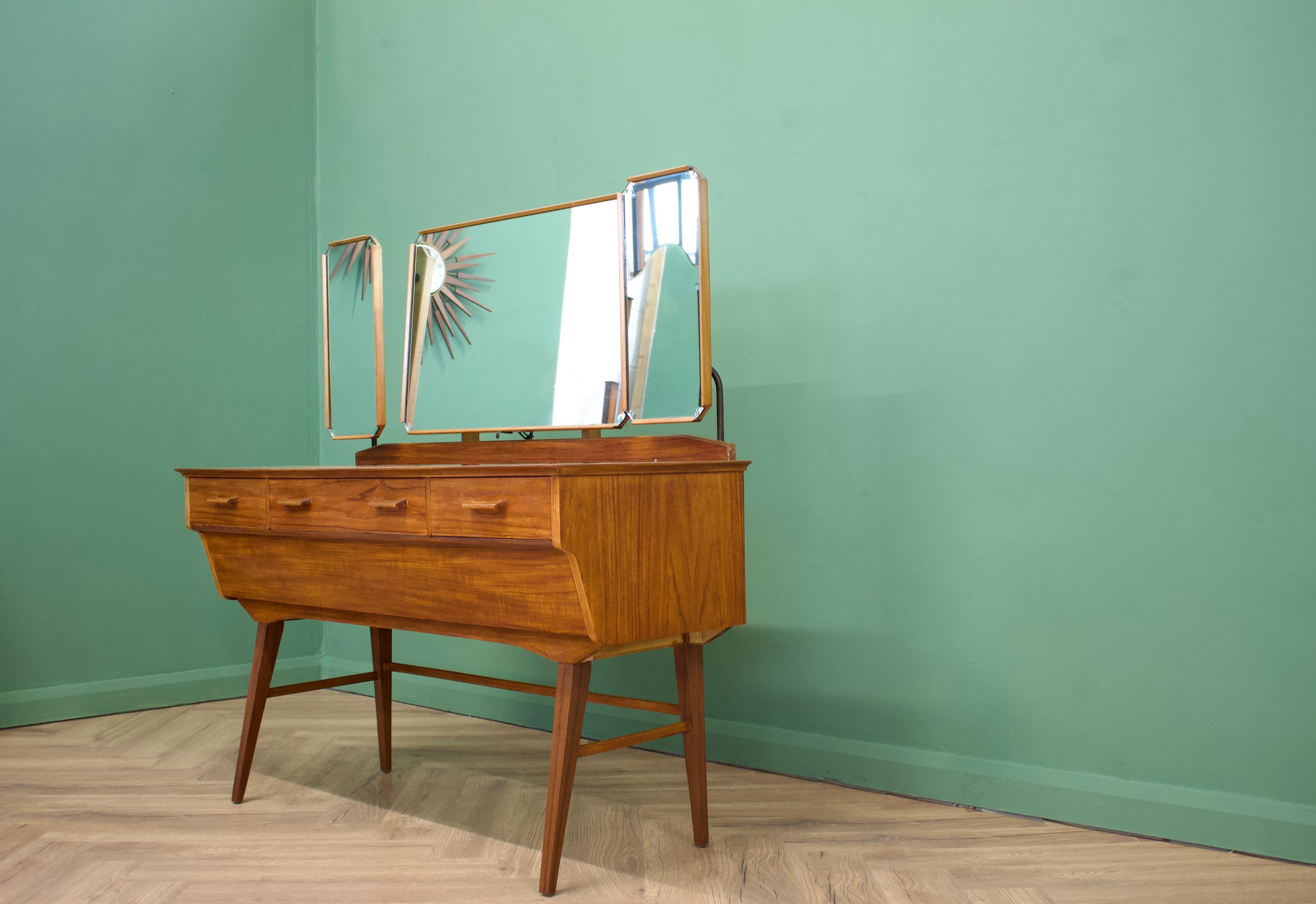 British Mid-Century Dressing Table in Walnut by Alfred COX for Heals, 1950s