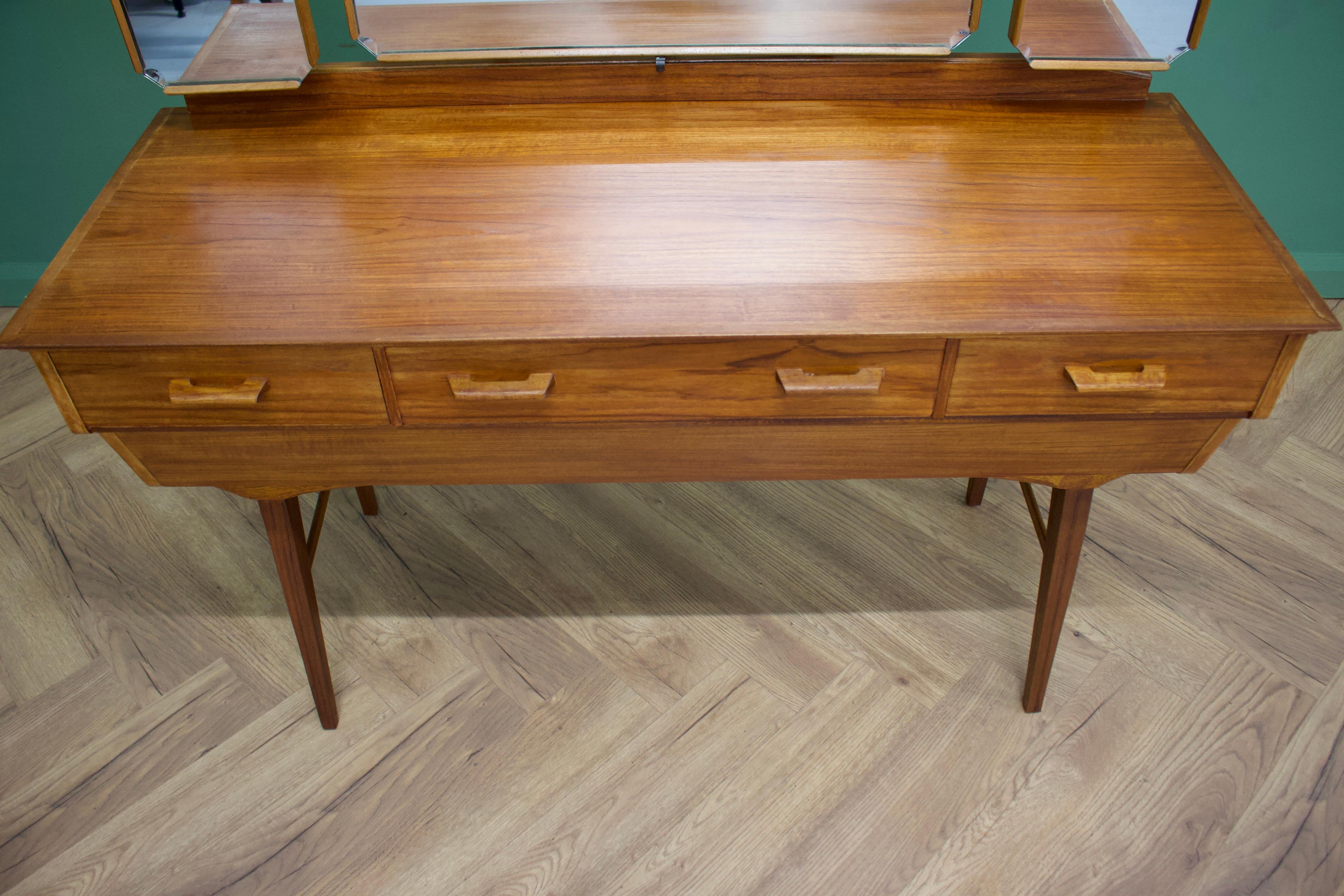 Veneer Mid-Century Dressing Table in Walnut by Alfred COX for Heals, 1950s