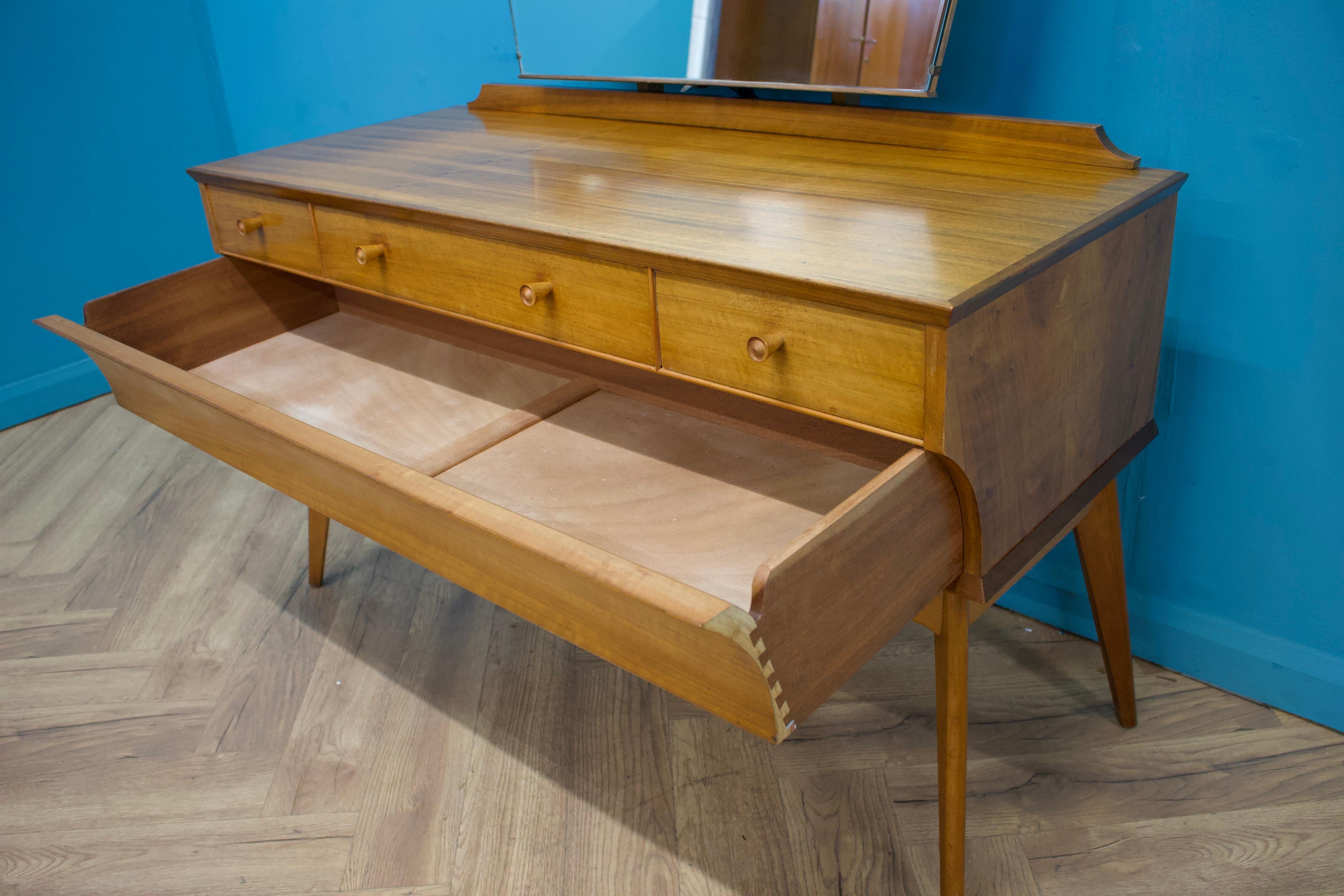 Veneer Mid Century Dressing Table in Walnut by Alfred COX for Heals, 1950s For Sale