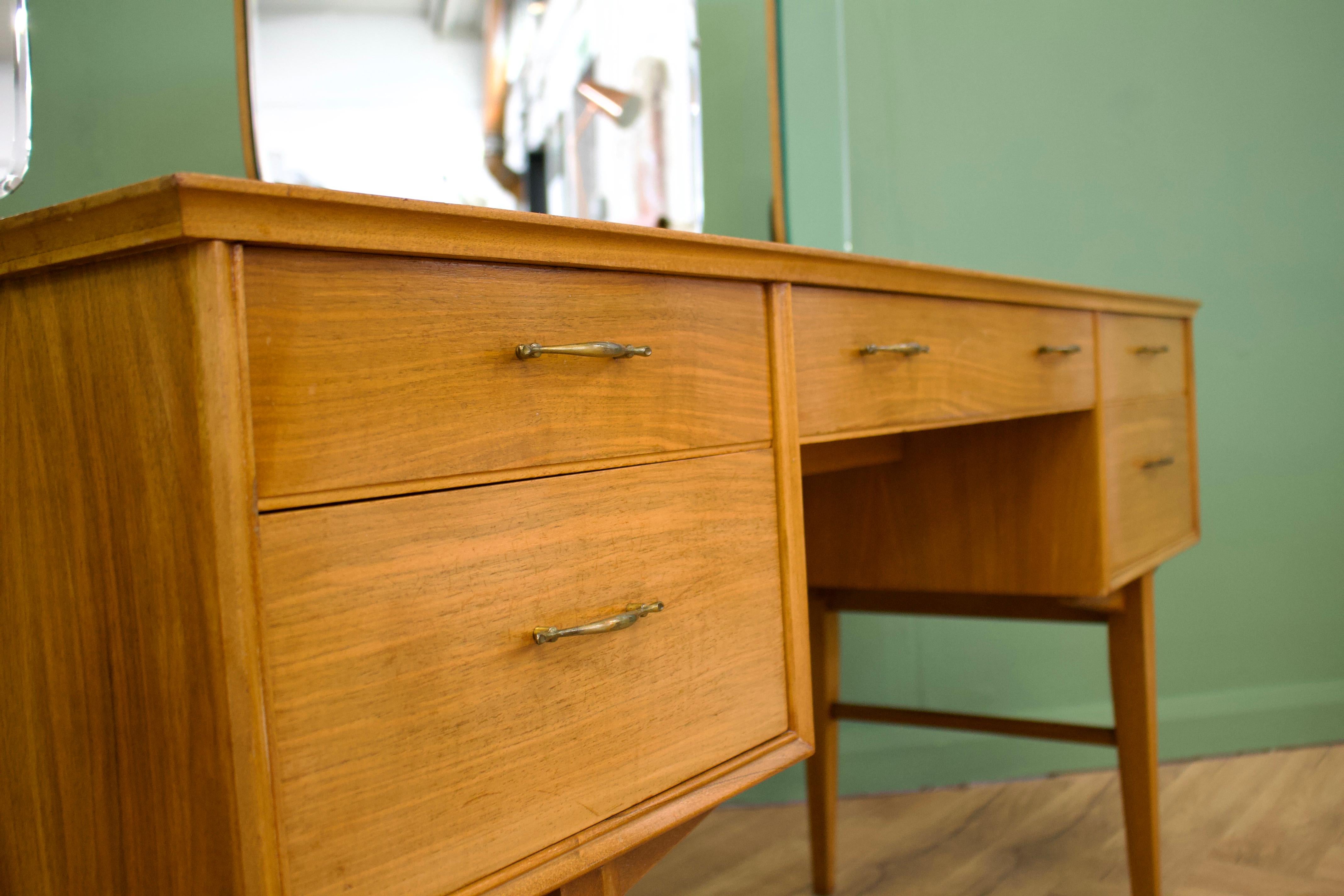 British Mid-Century Dressing Table in Walnut by Alfred COX for Heals, 1950s