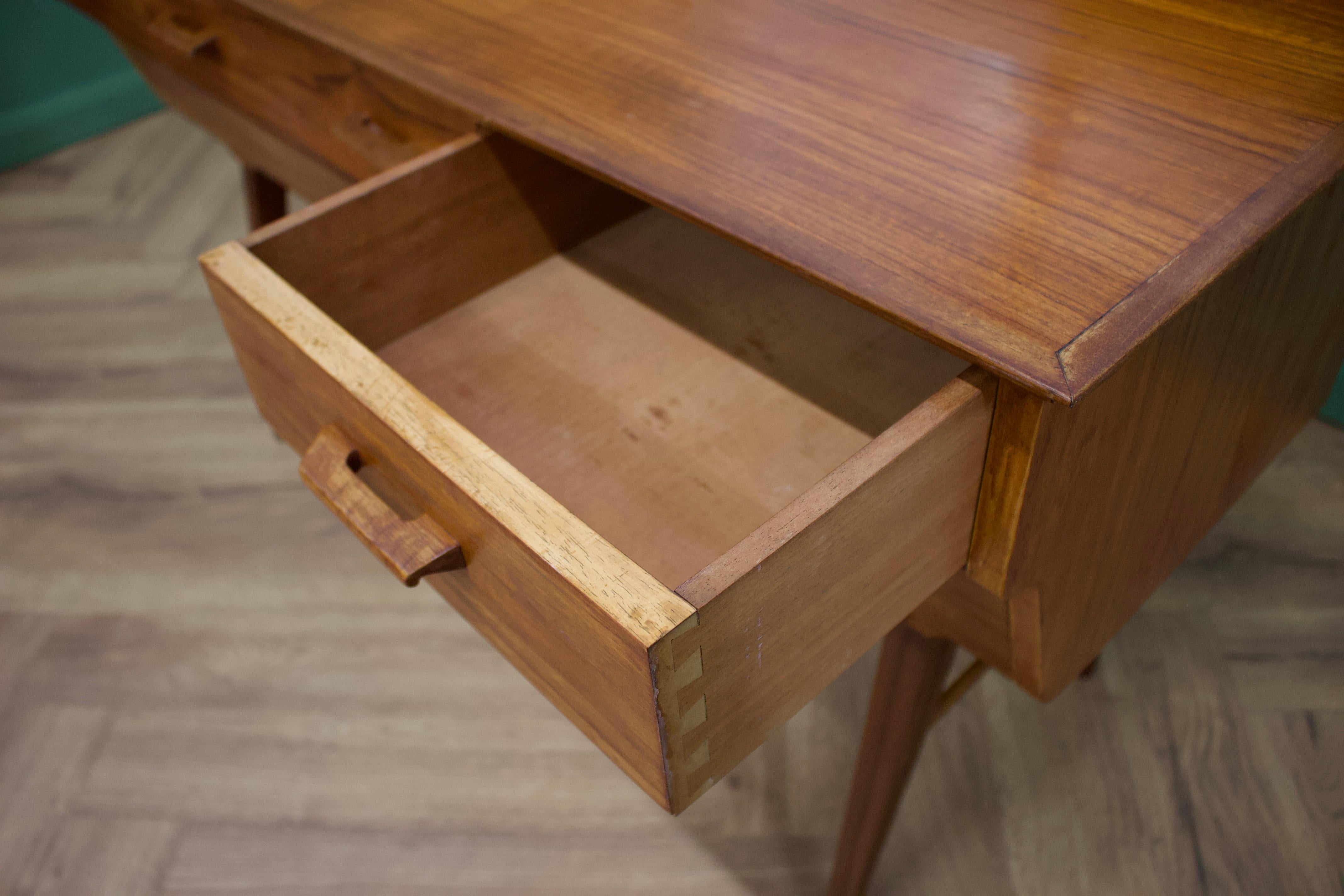 20th Century Mid-Century Dressing Table in Walnut by Alfred COX for Heals, 1950s