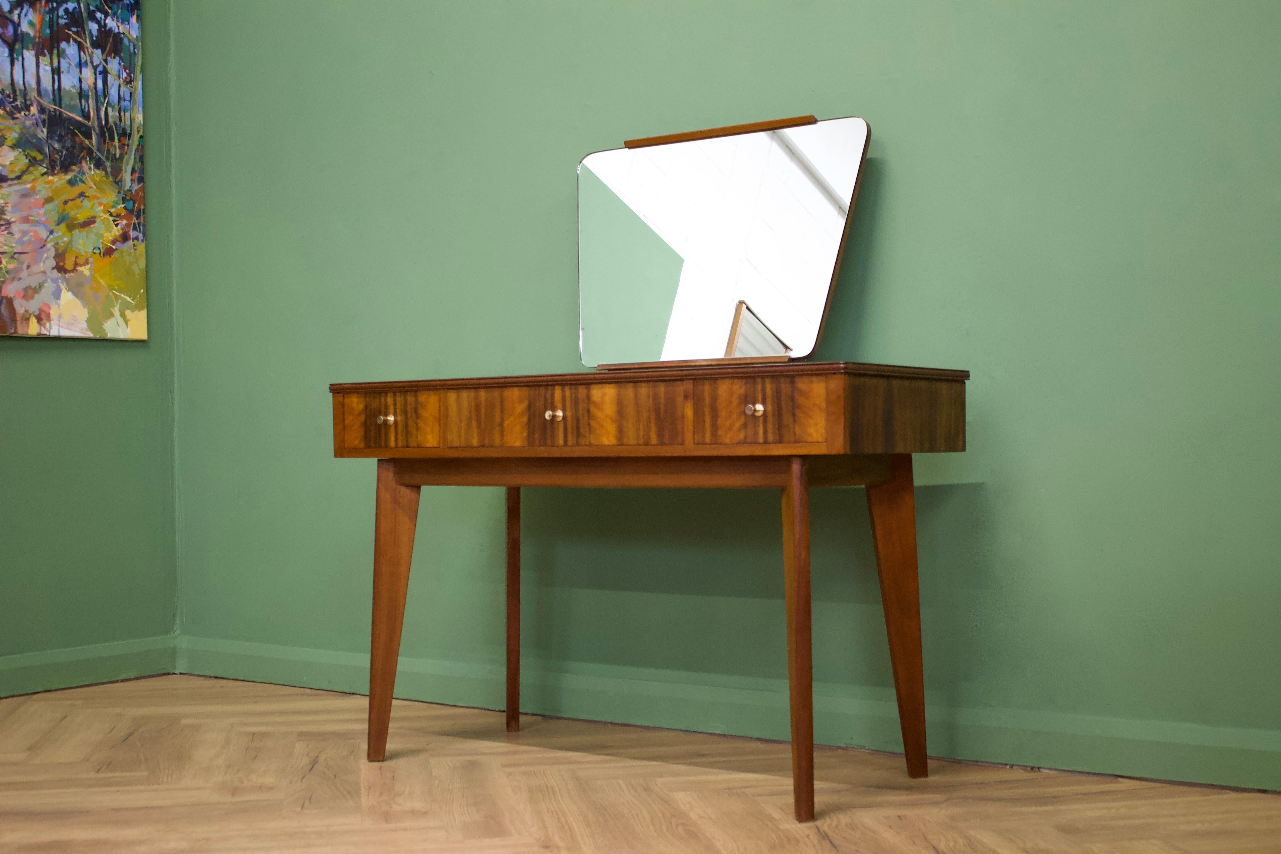 British Midcentury Dressing Table in Walnut from Morris of Glasgow, 1950s