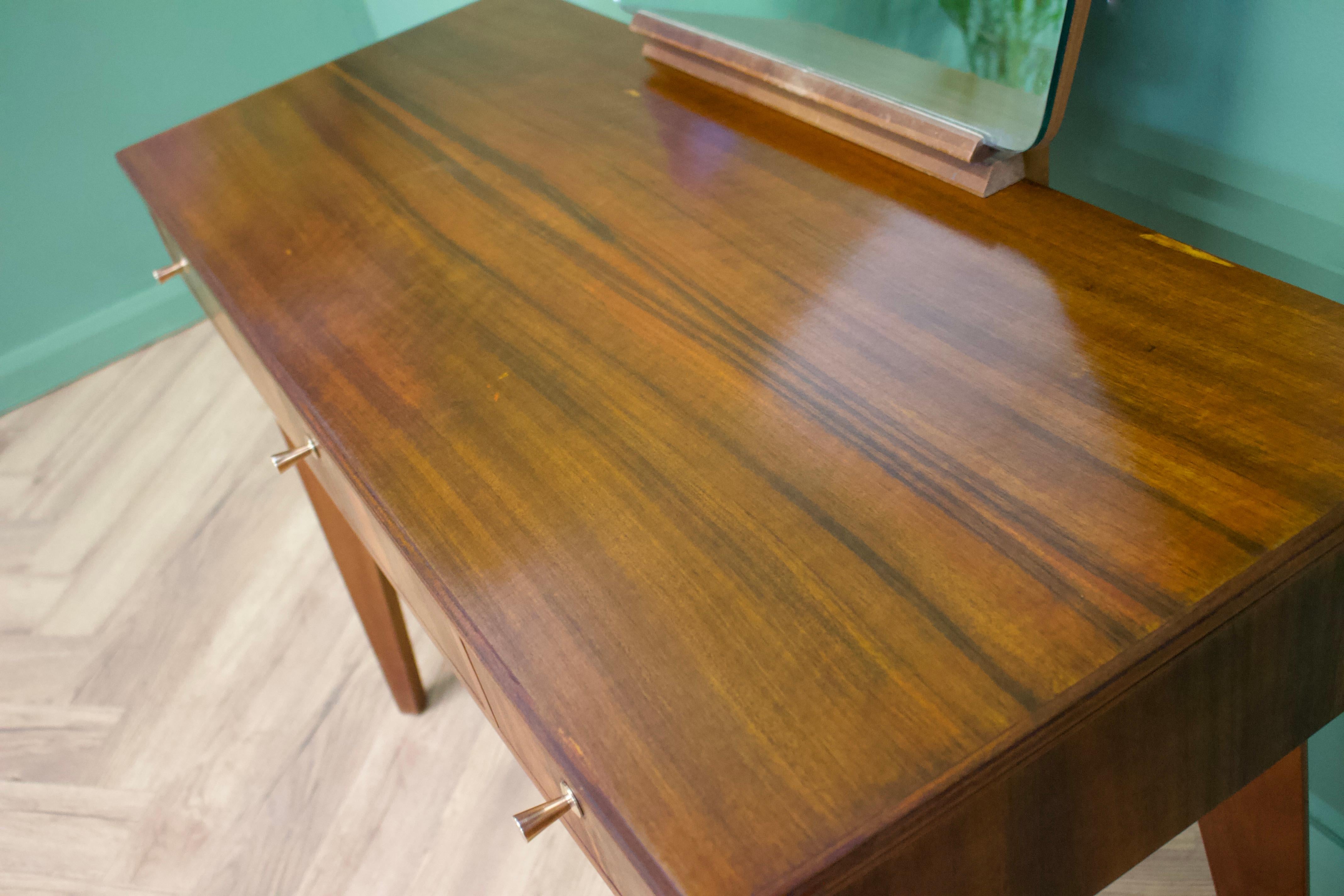Midcentury Dressing Table in Walnut from Morris of Glasgow, 1950s In Good Condition In South Shields, GB