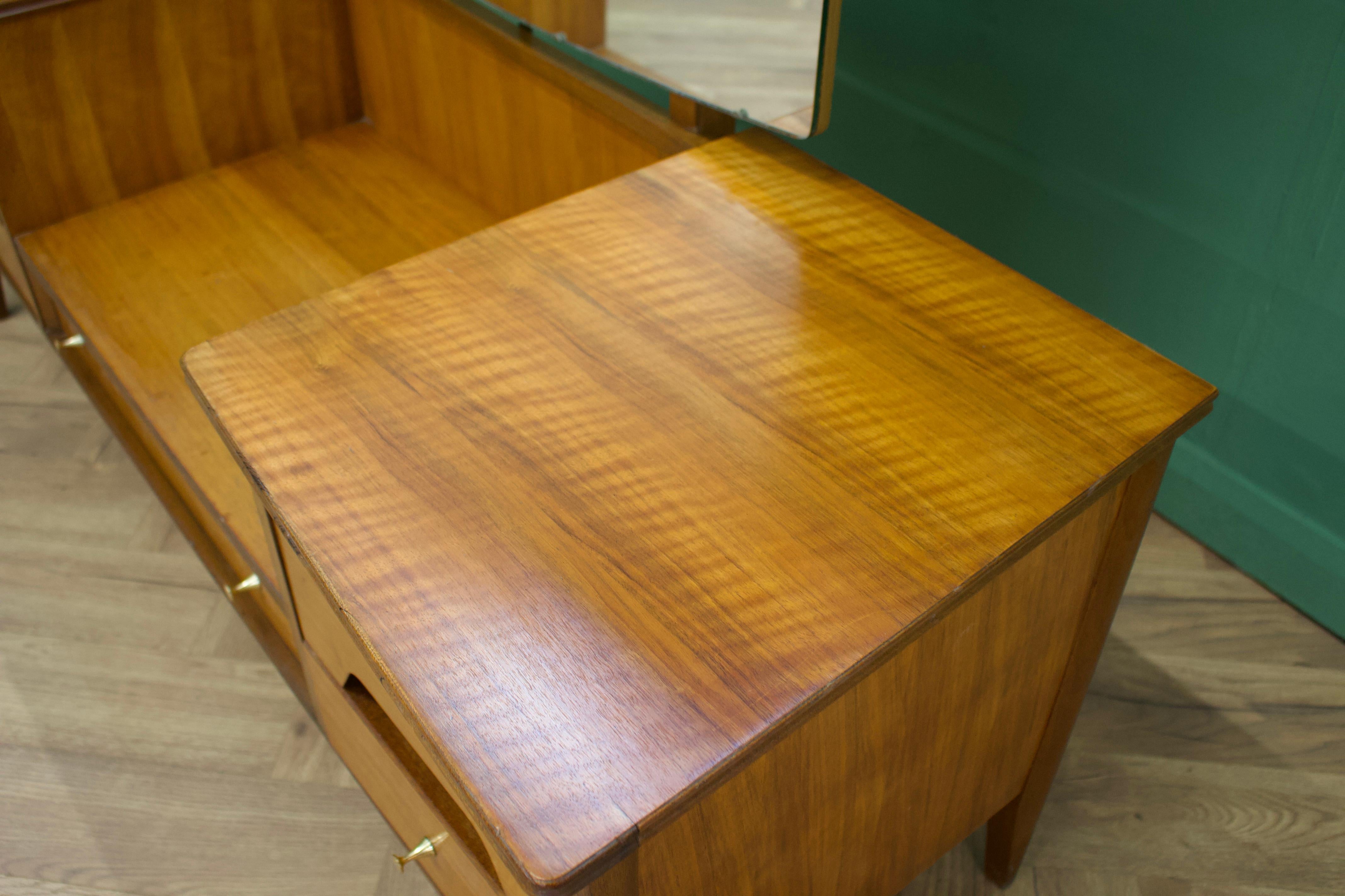 Midcentury Dressing Table in Walnut from Younger, 1960s In Good Condition In South Shields, GB
