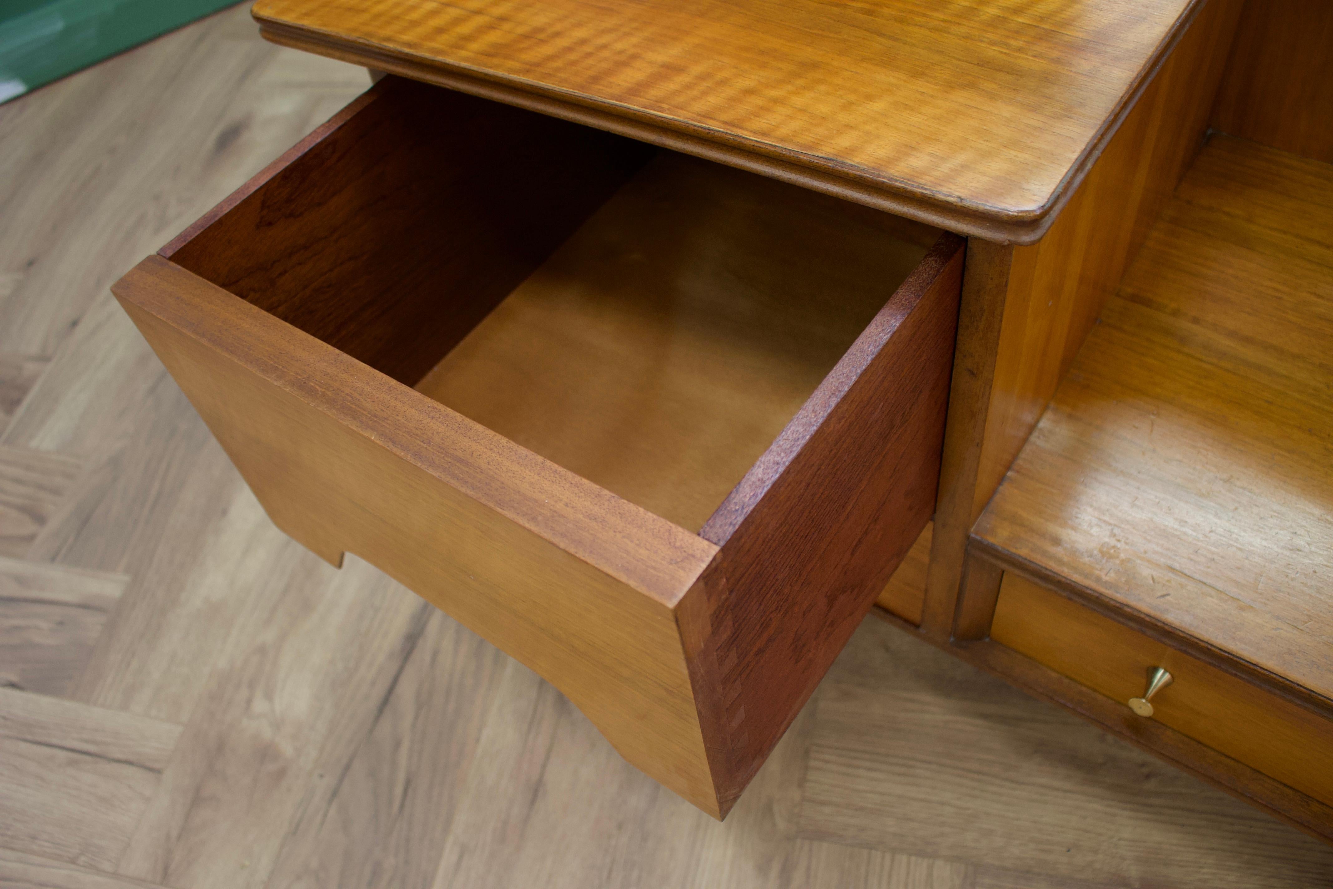 Midcentury Dressing Table in Walnut from Younger, 1960s For Sale 1