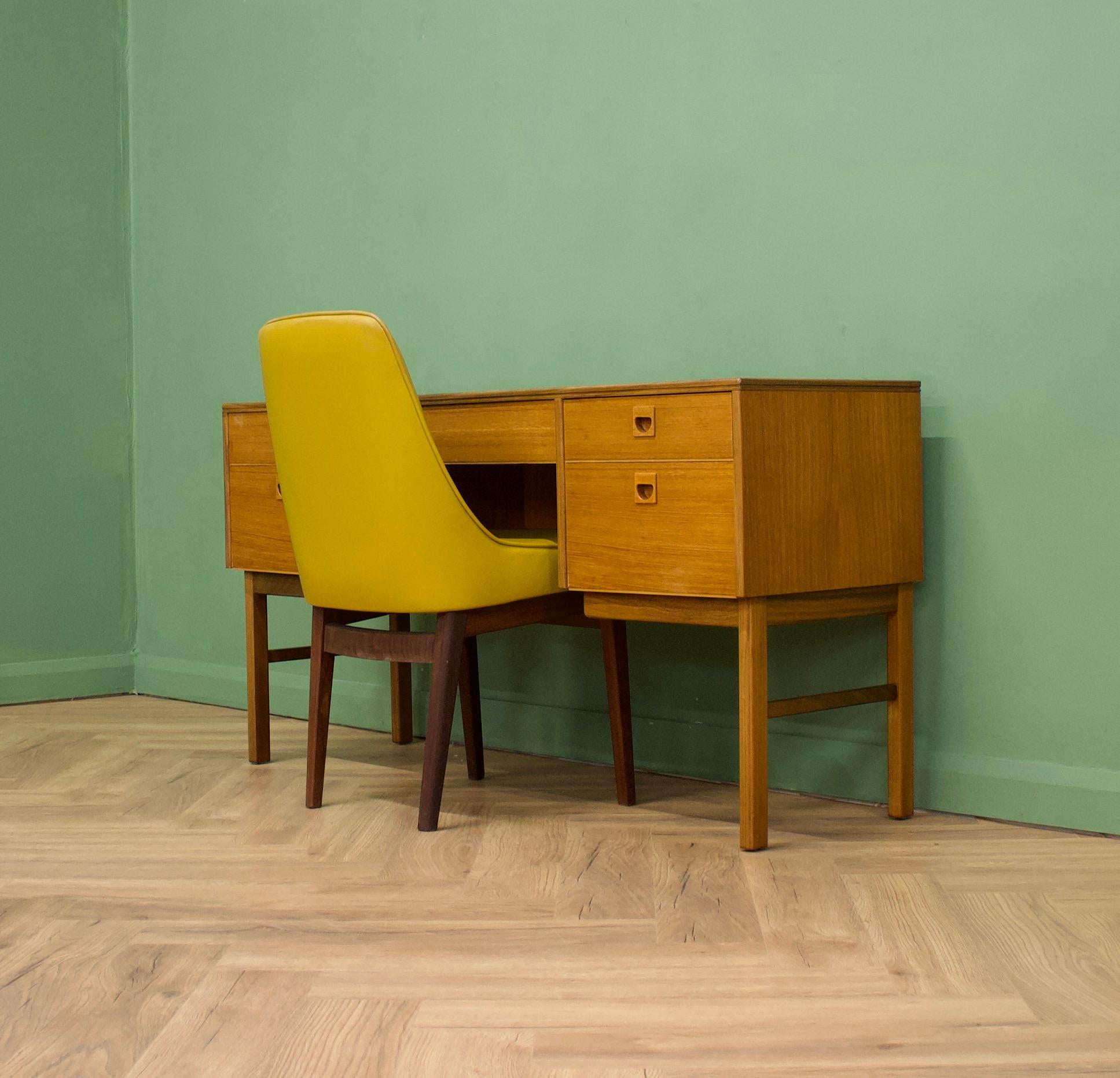 Mid-Century Modern Mid Century Dressing Table in Walnut & Teak by Alfred COX for Heals, 1960s