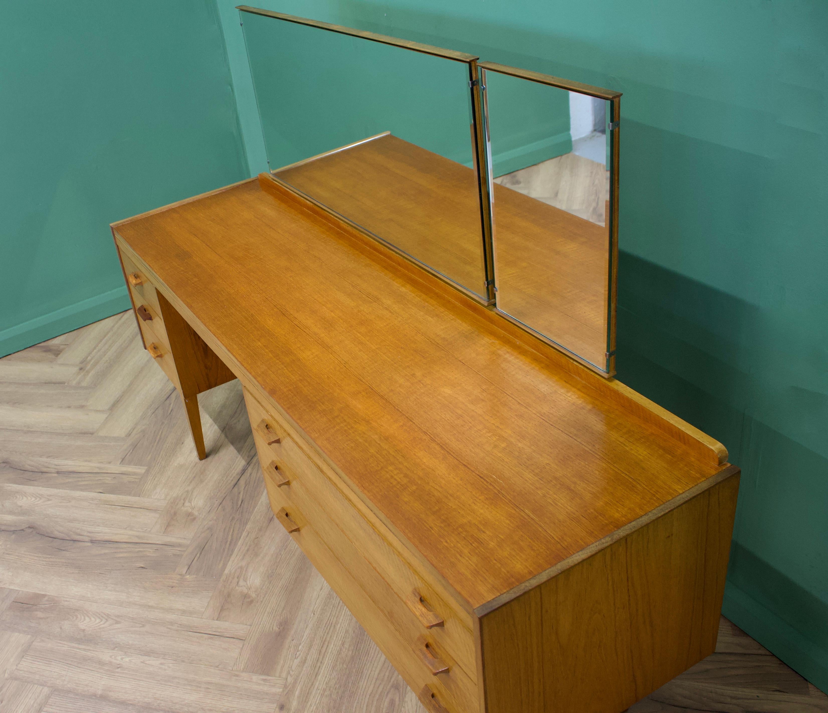 Mid-Century Modern Mid Century Dressing Table in Walnut & Teak by Alfred COX for Heals, 1960s