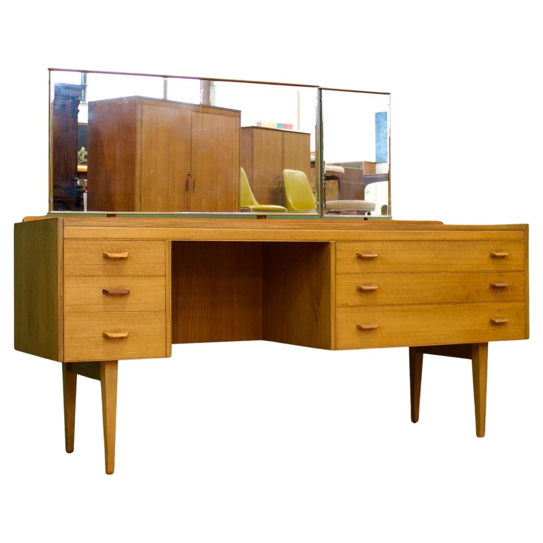 Mid Century Dressing Table in Walnut & Teak by Alfred COX for Heals, 1960s