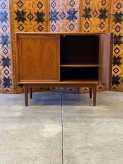 Drexel Deklarationsschrank aus der Mitte des Jahrhunderts