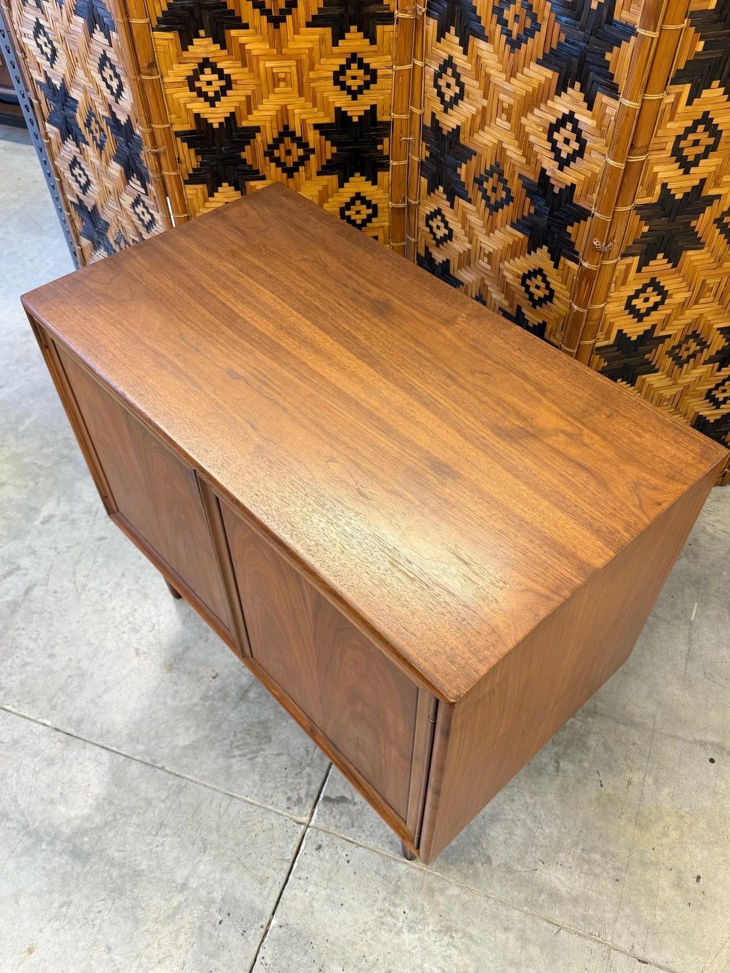 Americano Armadio per dichiarazioni Drexel di metà secolo in vendita