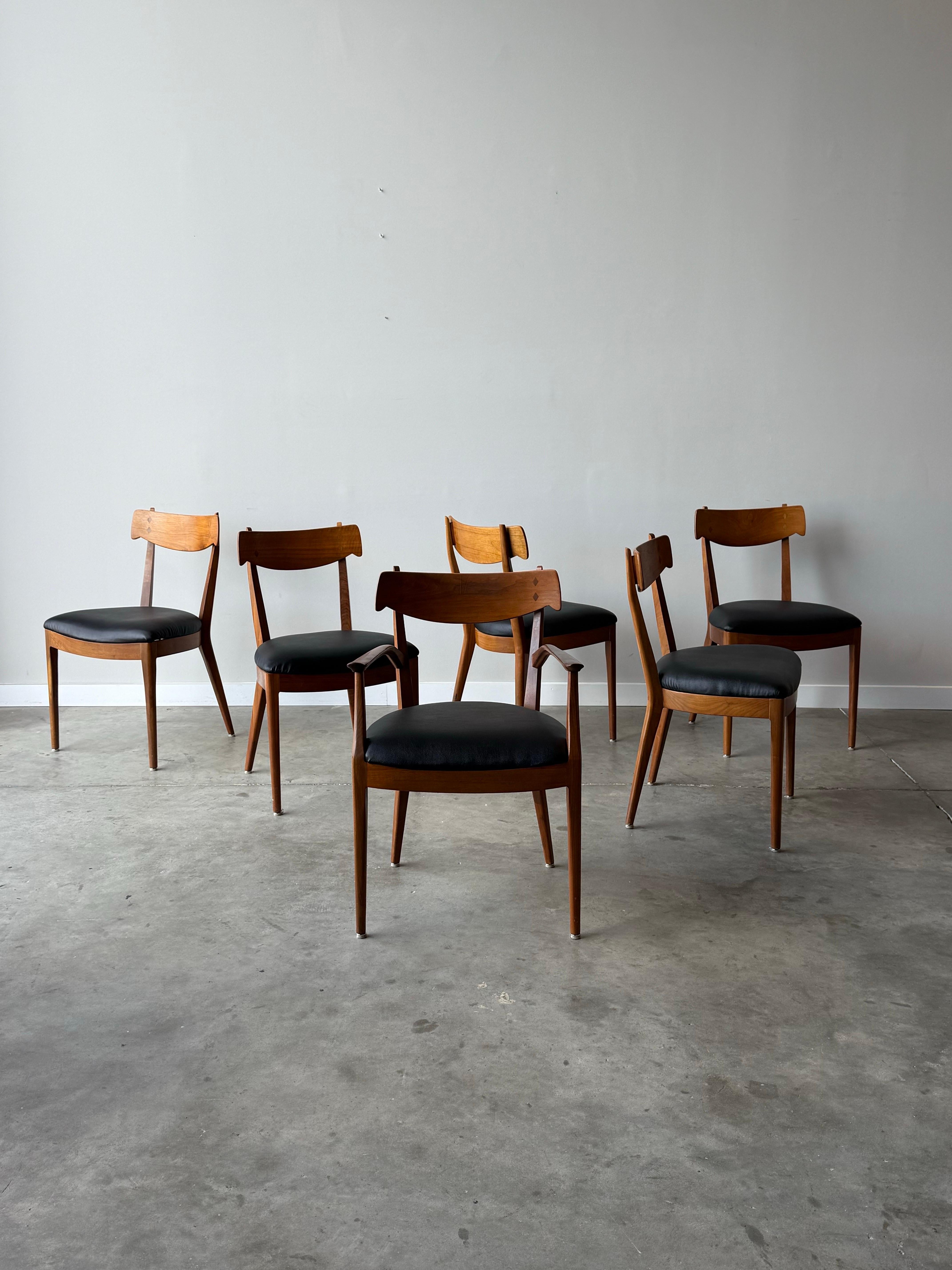 Mid-Century moderno Sedie da pranzo di metà secolo Drexel Declaration di Kipp Stewart - Set di sei sedie in vendita