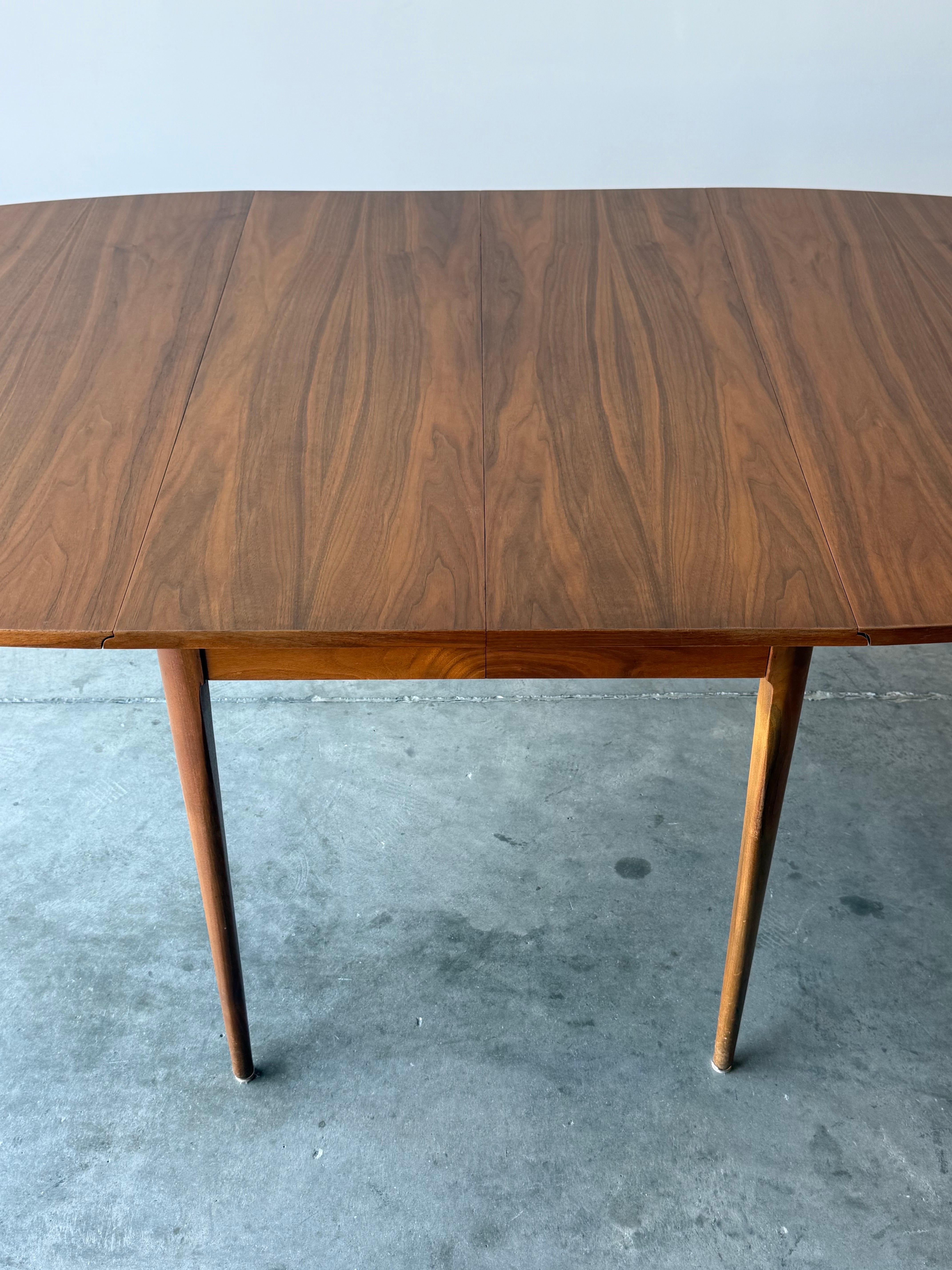 Table de salle à manger du milieu du siècle Drexel Declaration en vente 3