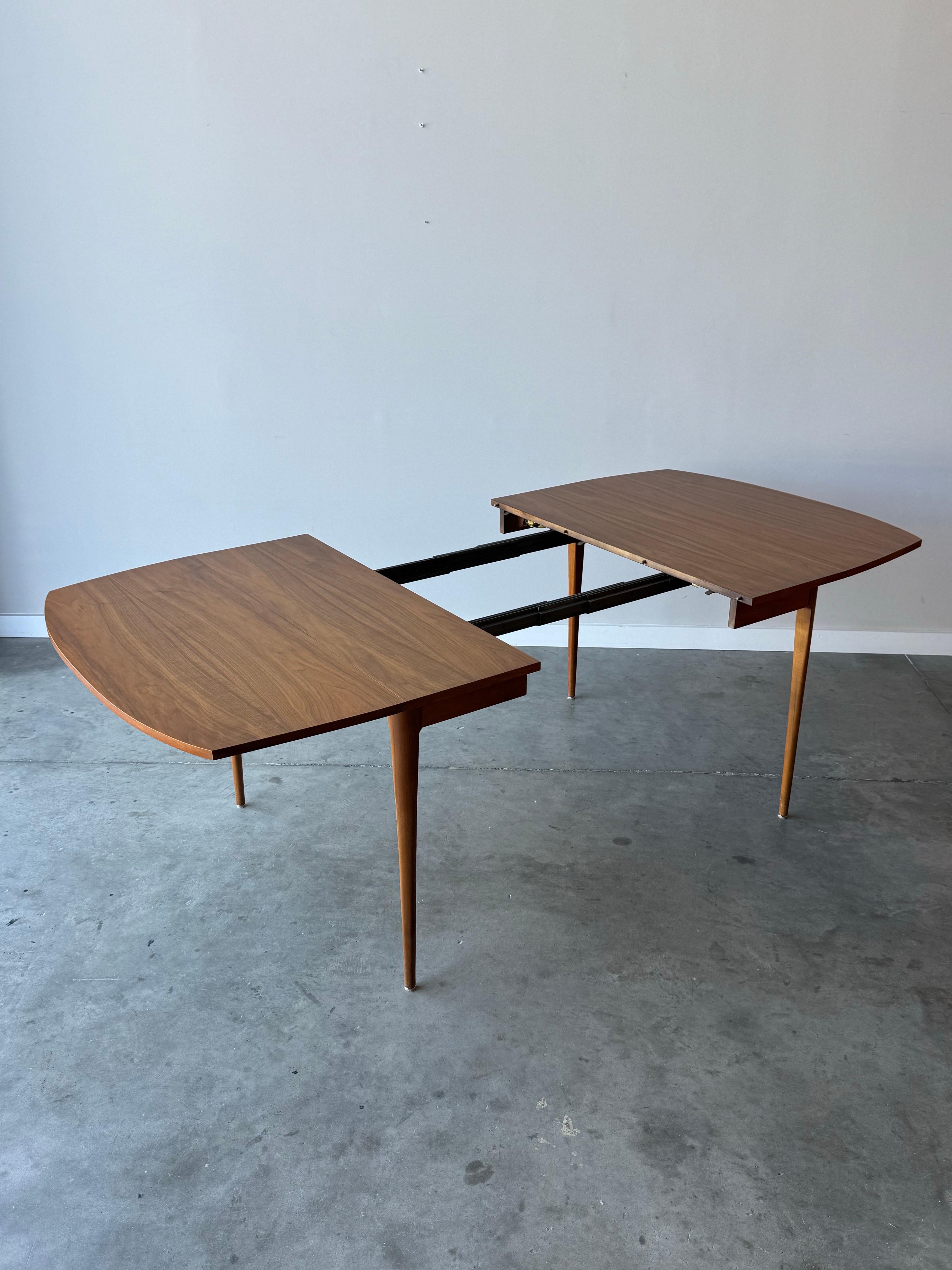 Américain Table de salle à manger du milieu du siècle Drexel Declaration en vente