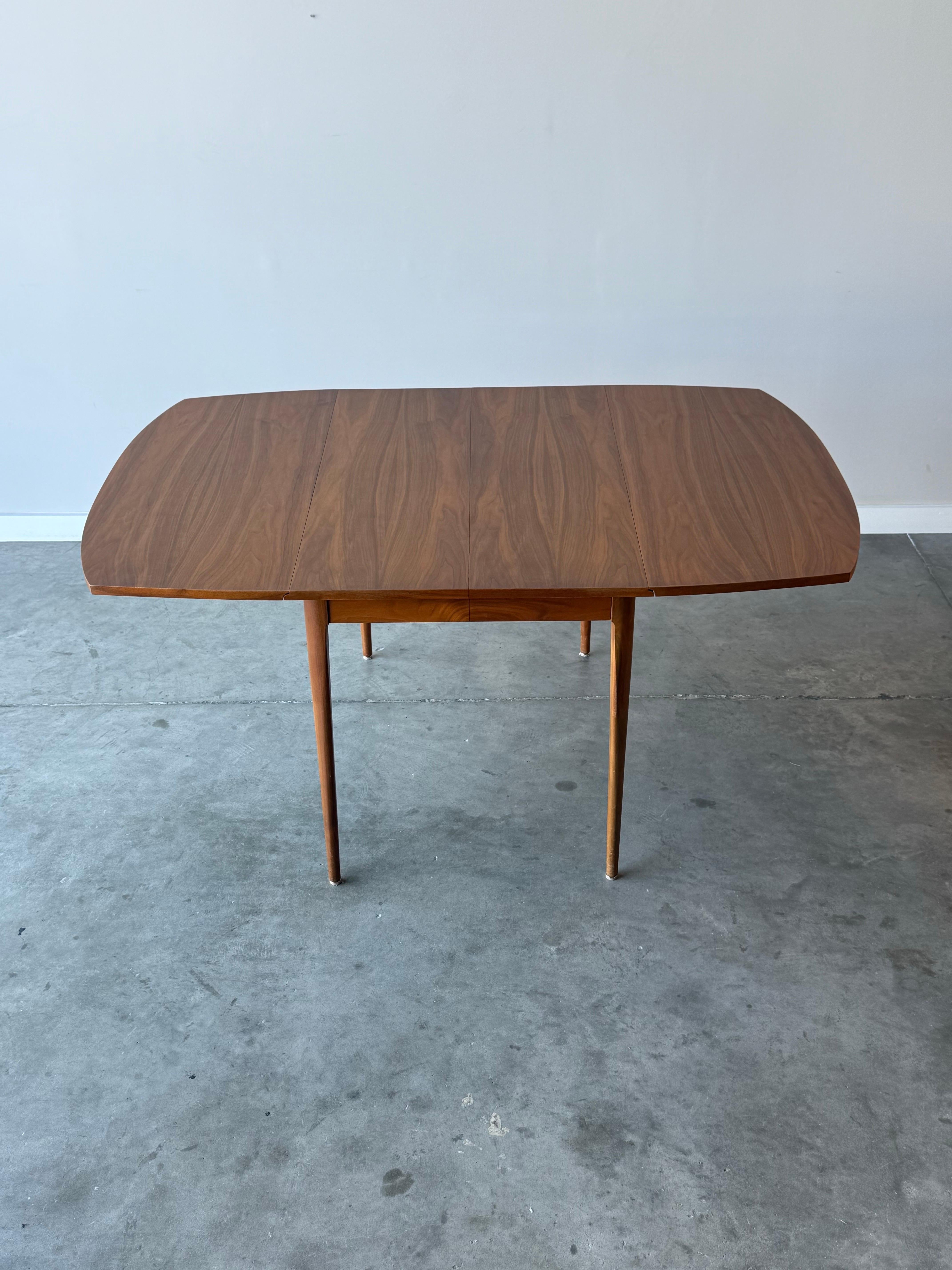 Bois Table de salle à manger du milieu du siècle Drexel Declaration en vente
