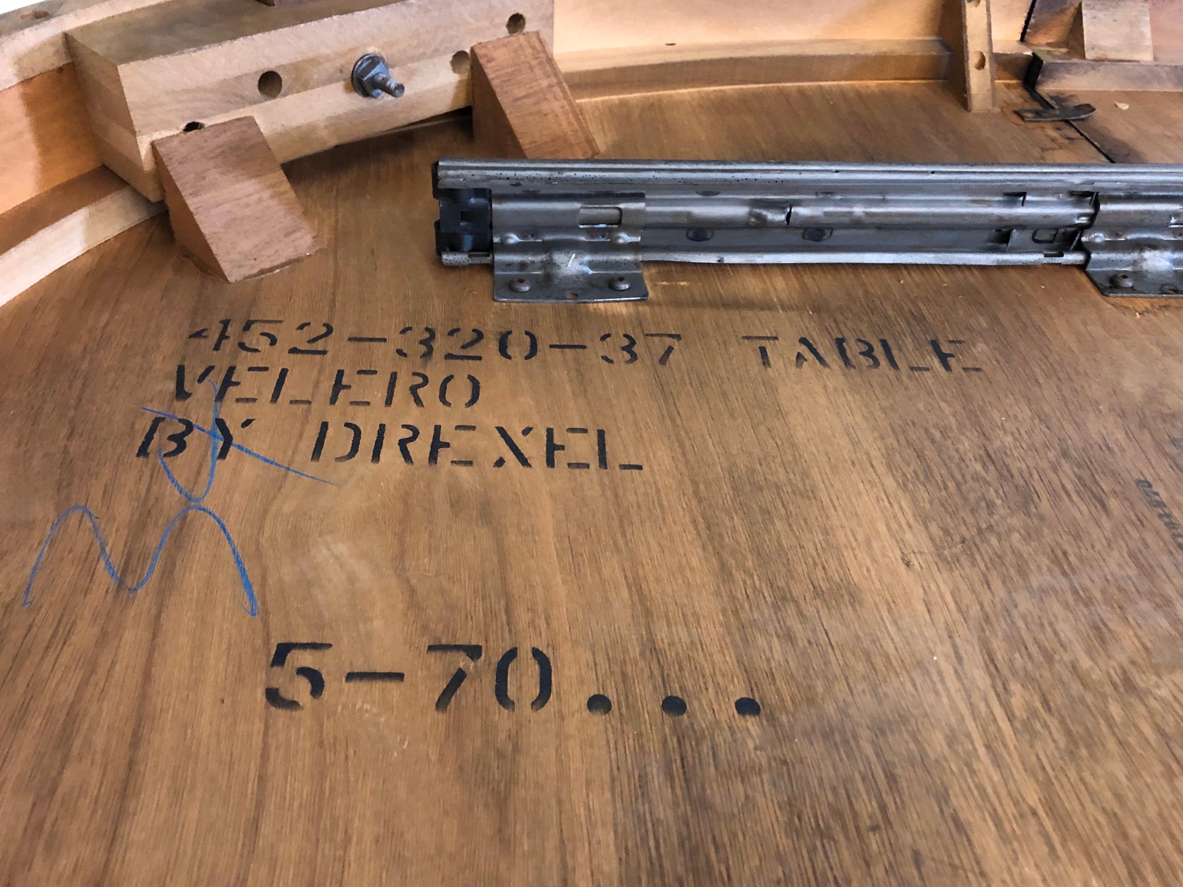 Midcentury Drexel Diamond Matched Velero Dining Room Table In Good Condition For Sale In Amherst, NH