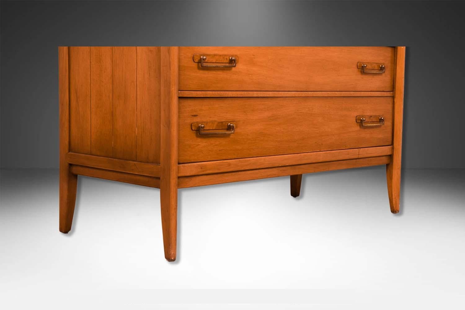 Mid-Century Drexel Dresser Gentleman’s Chest Meridian Collection im Angebot 5