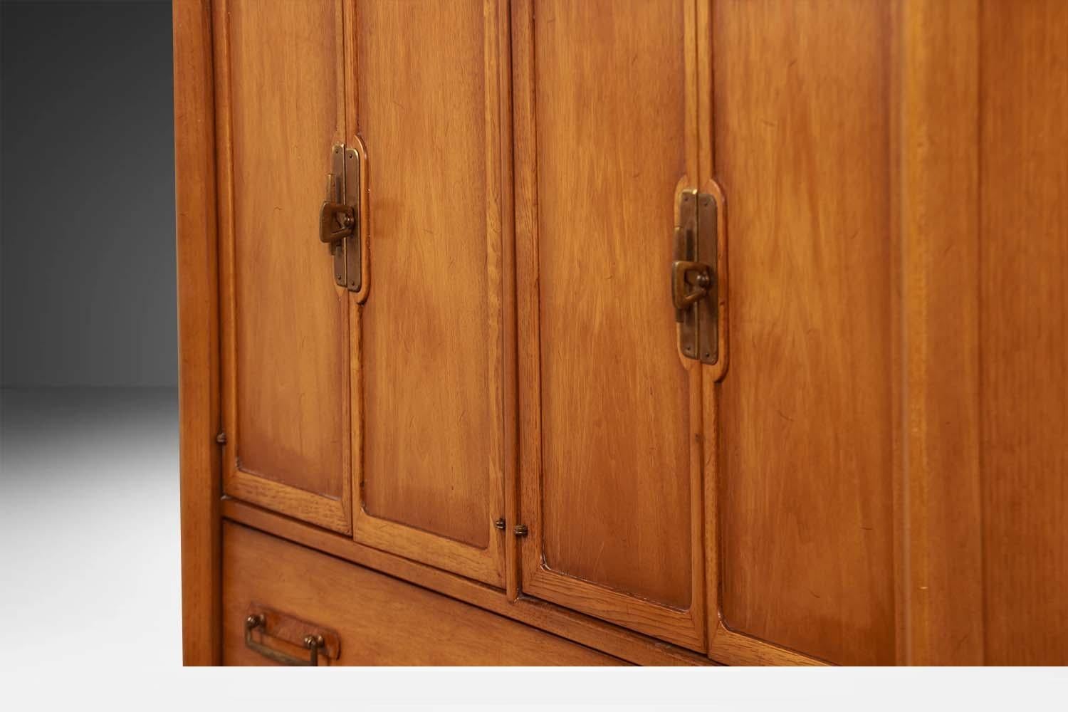 Mid-Century Drexel Dresser Gentleman’s Chest Meridian Collection (amerikanisch) im Angebot