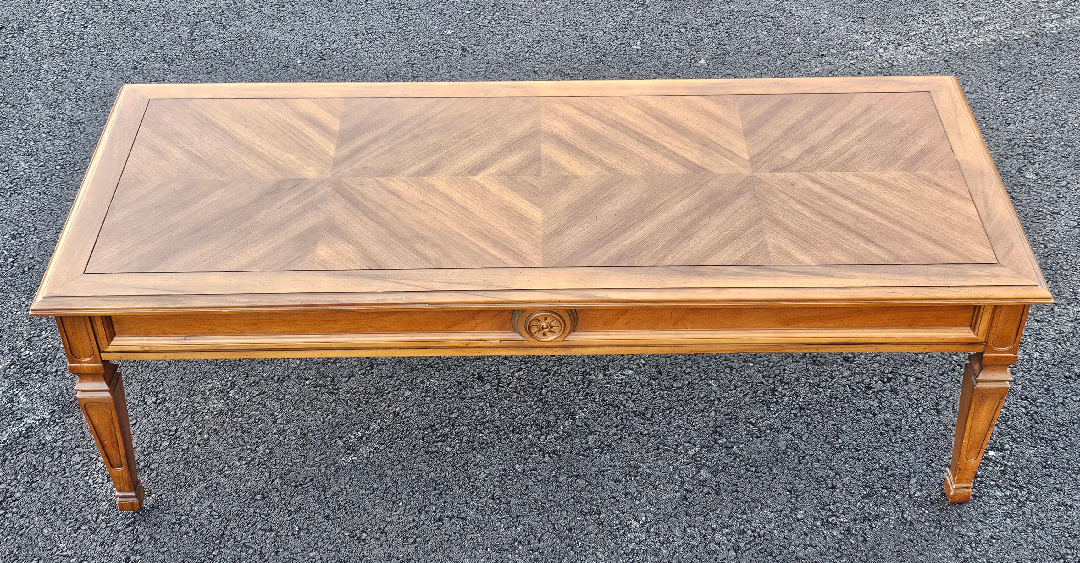 Table basse Drexel Fontanella du milieu du siècle dernier avec plateau en bois fruitier assorti en vente 2