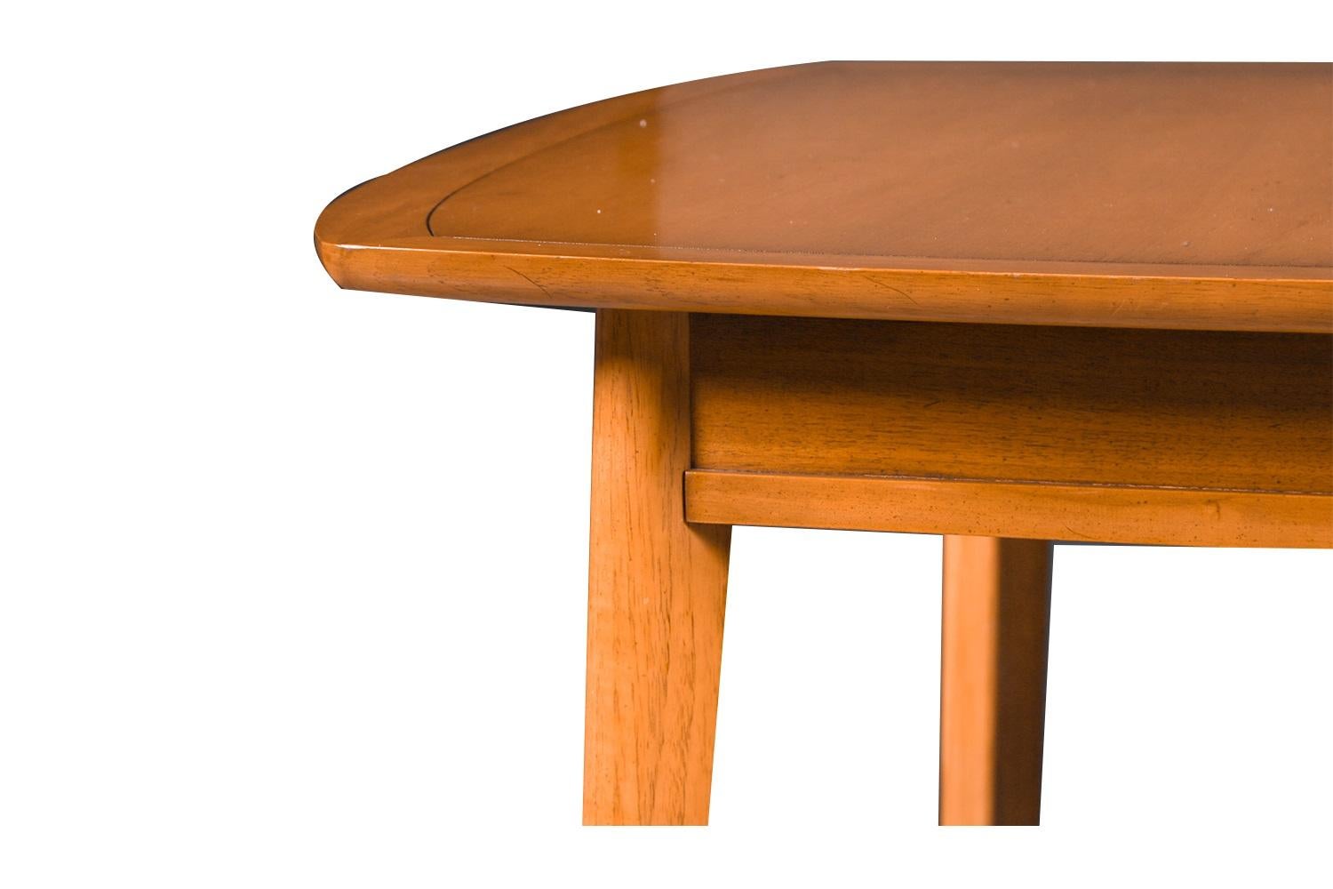 Mid Century Drexel Heritage Meridian Extension Dining Table In Good Condition In Baltimore, MD