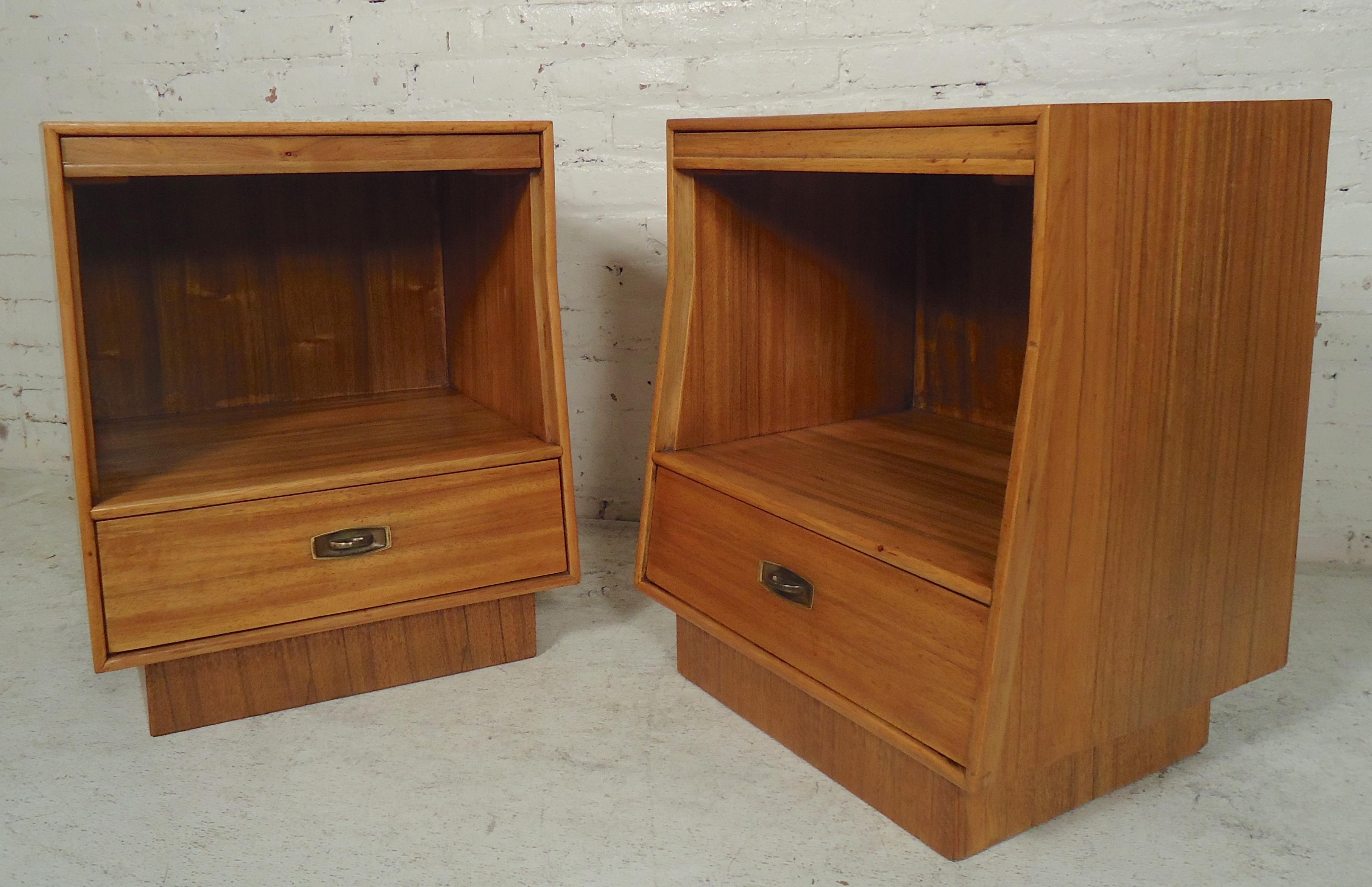 Pair of refinished end tables by Drexel with pull out shelf, open storage and bottom drawer.
(Please confirm item location - NY or NJ - with dealer).
 
