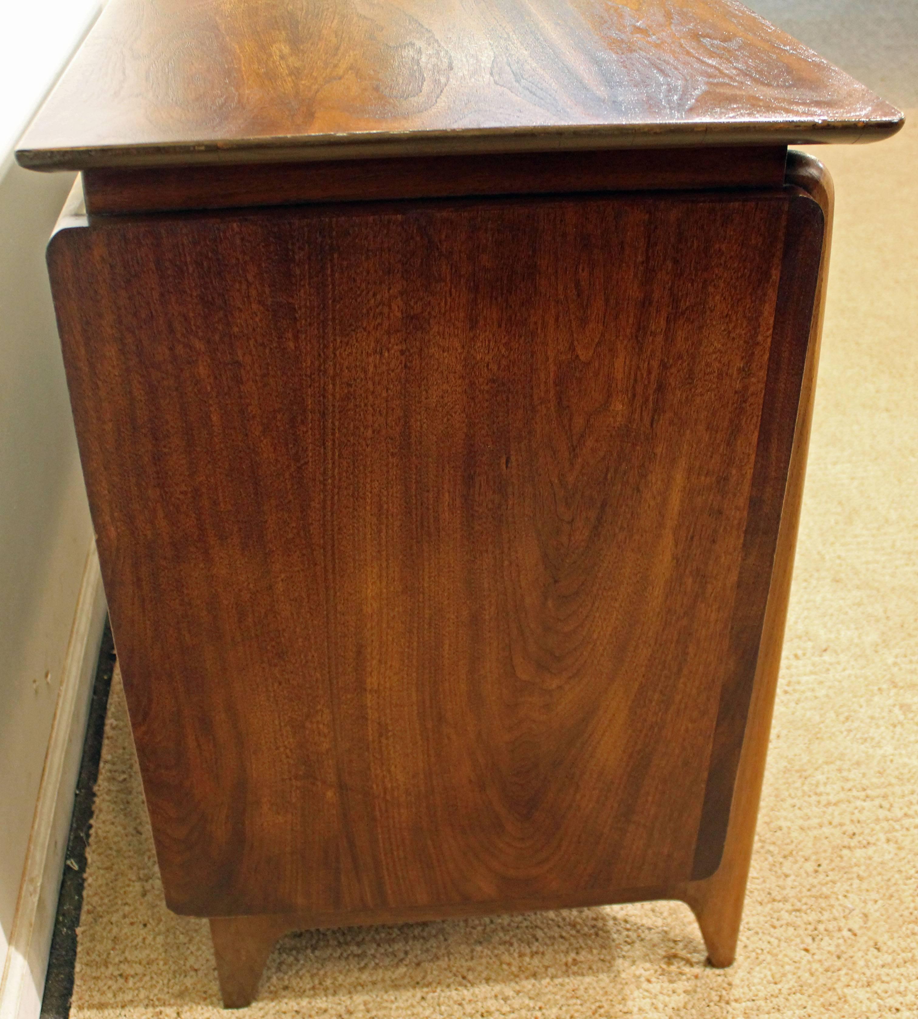 Midcentury Drexel Projection John Van Koert Credenza In Excellent Condition In Wilmington, DE