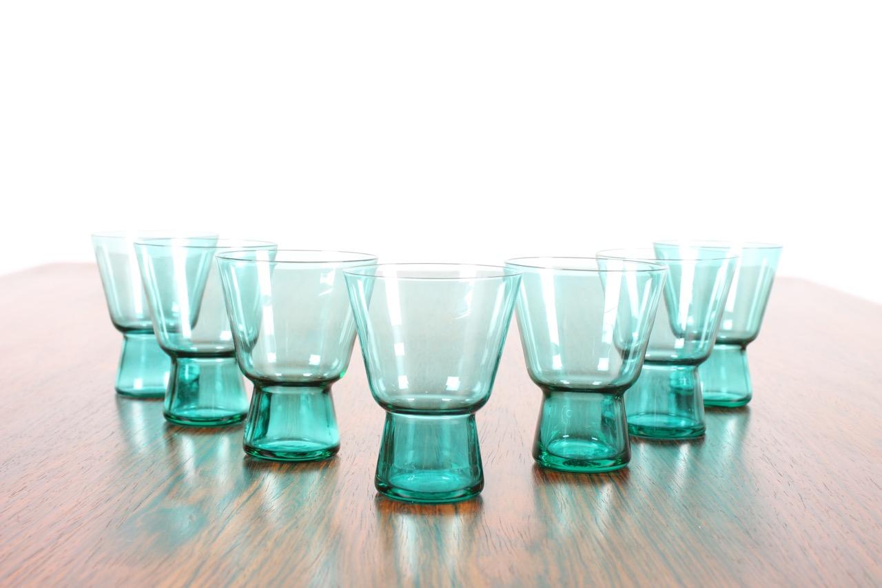 Pichet, bol et sept verres conçus par Jacob E. Bang pour Holmegaard, Danemark. Très bon état, années 1950.