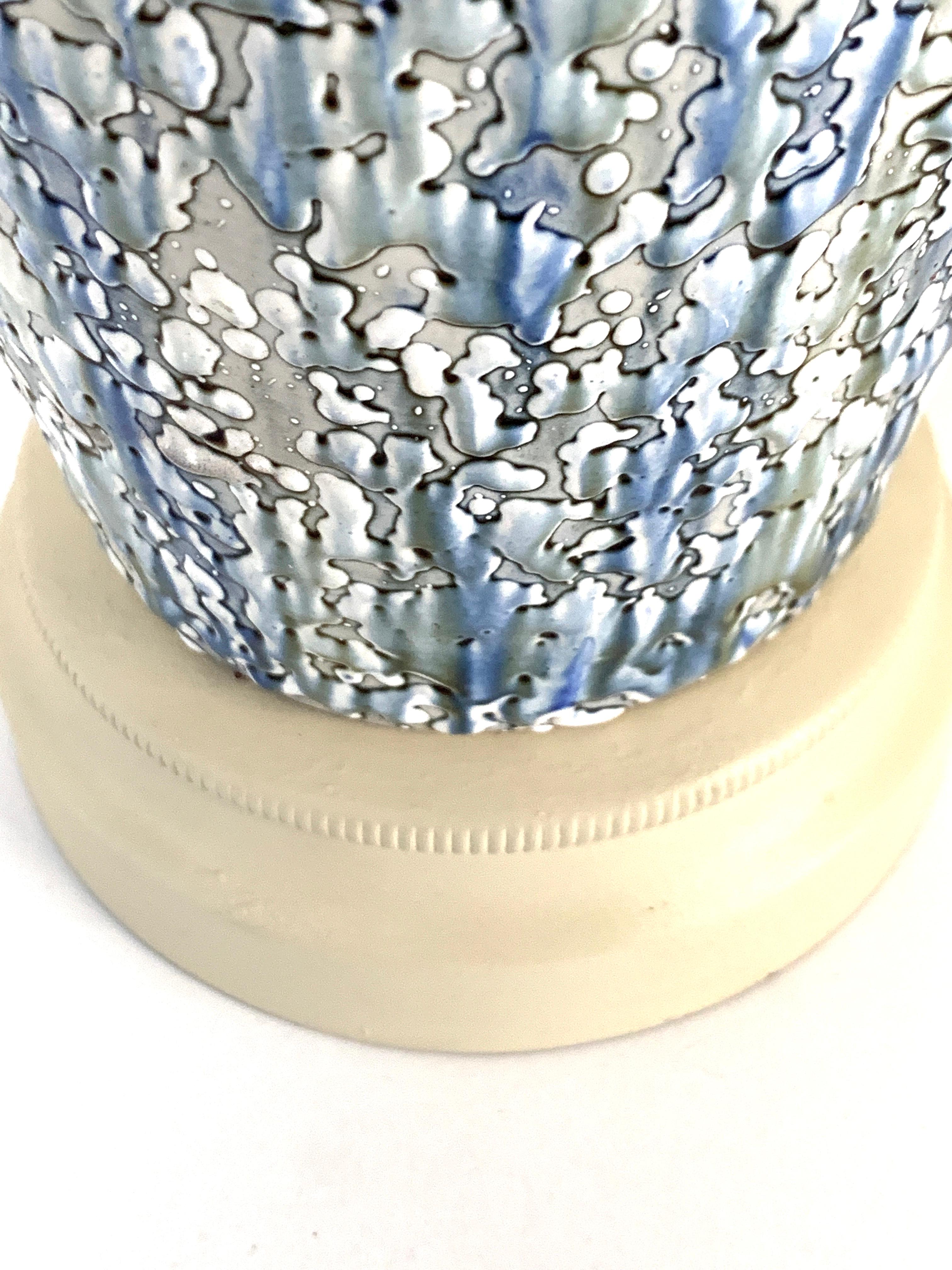 Keramiklampe aus der Jahrhundertmitte mit Tropfglasur im Angebot 1