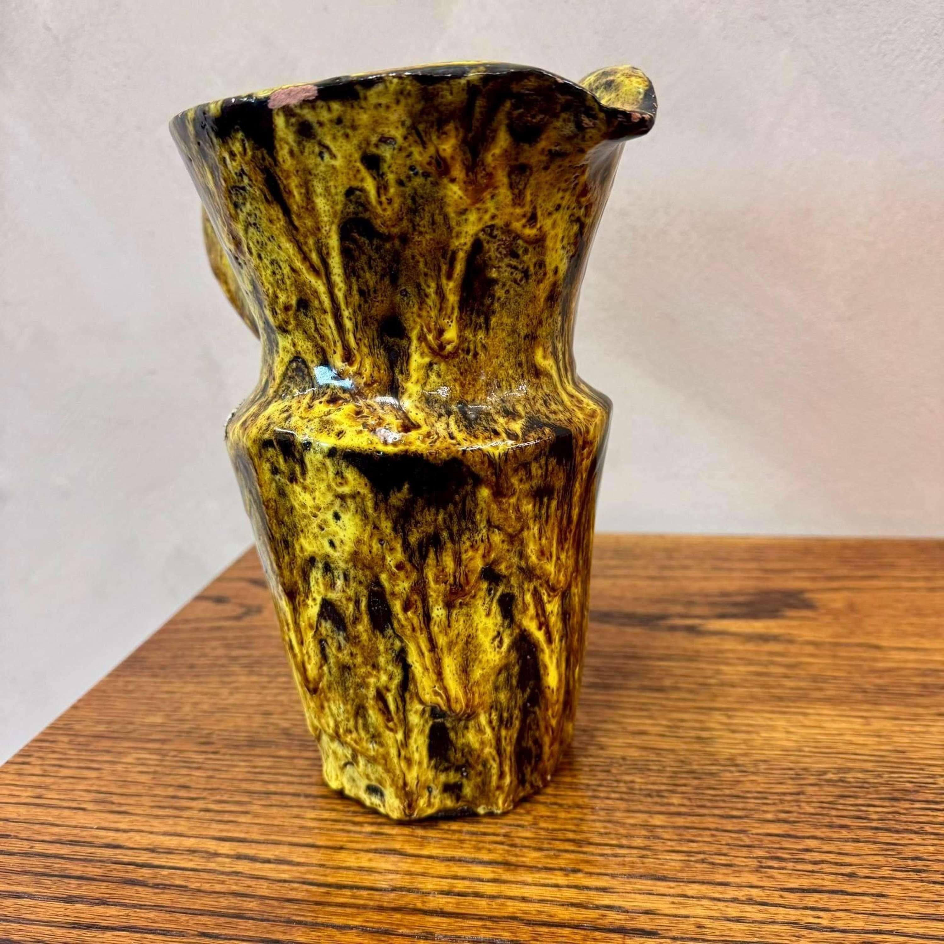 Mid Century Drip Glazed Studio Pottery Krug (Handgefertigt) im Angebot