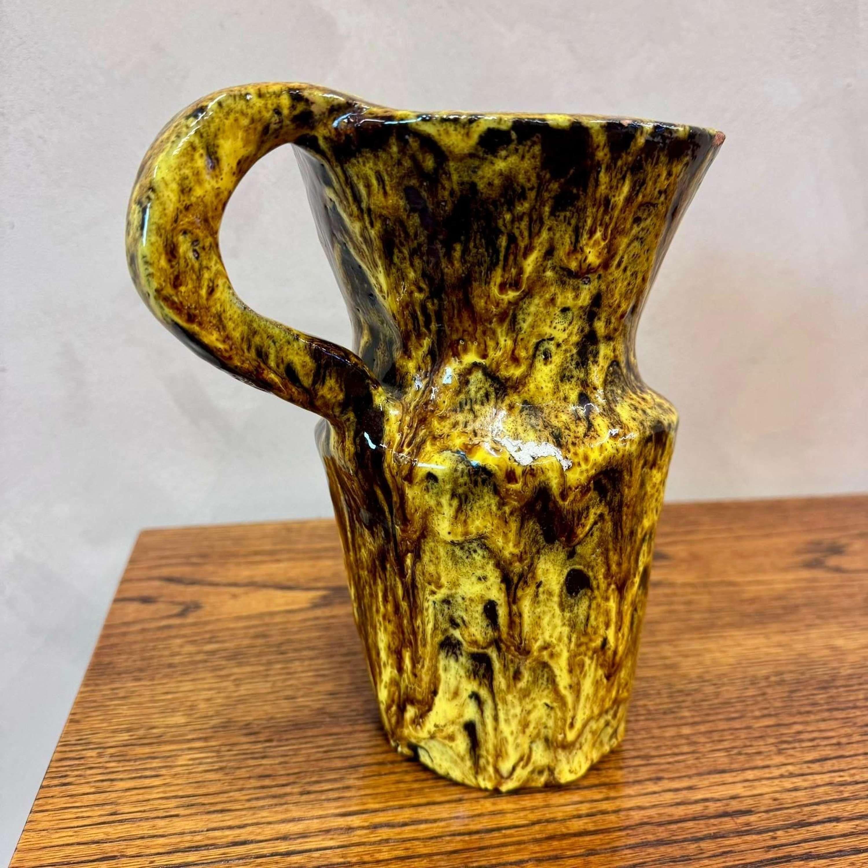 Mid Century Drip Glazed Studio Pottery Krug (20. Jahrhundert) im Angebot