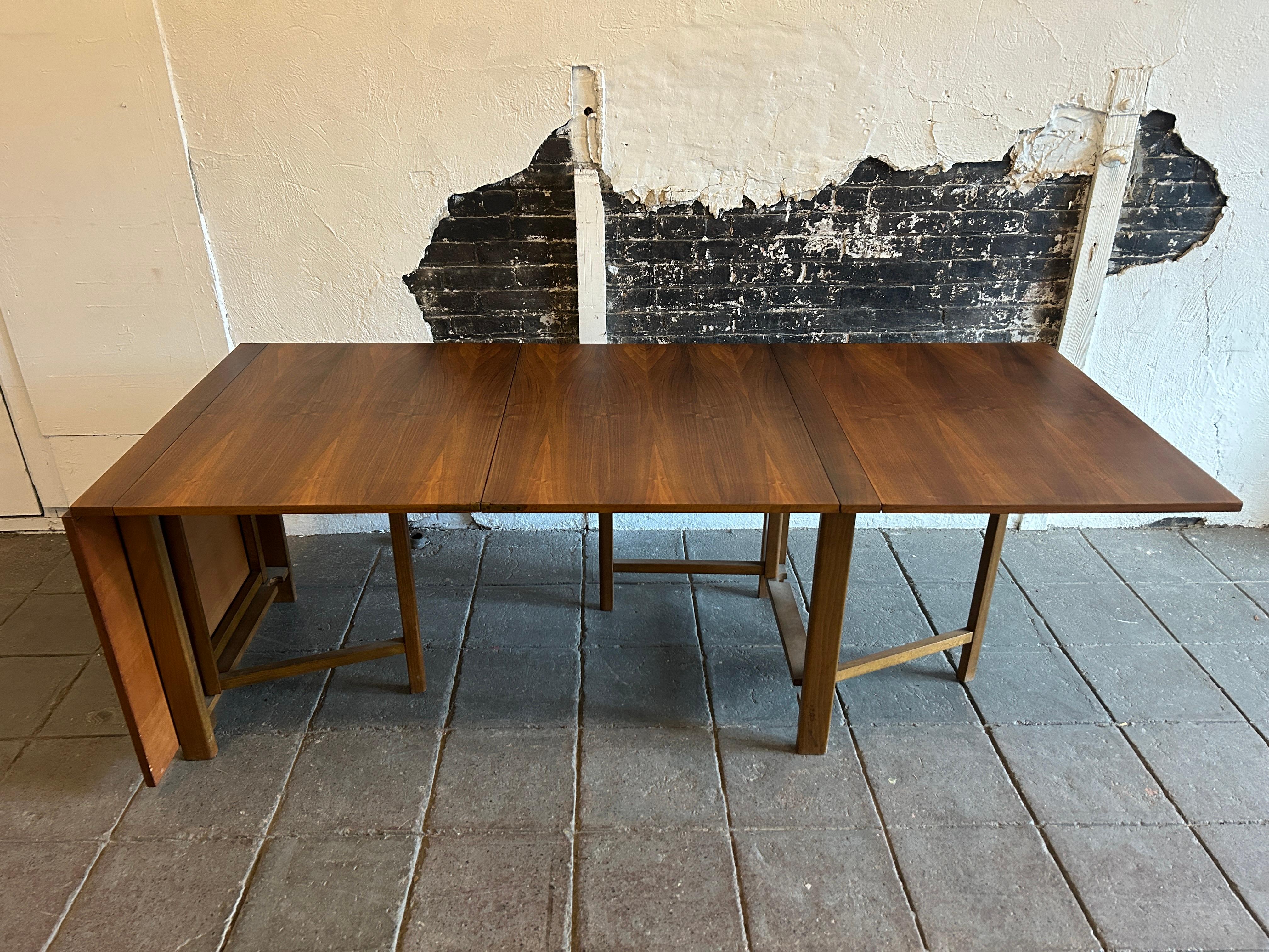 Mid century Drop Leaf Extension Maria Dining Table in teak by Bruno Mathsson In Good Condition In BROOKLYN, NY