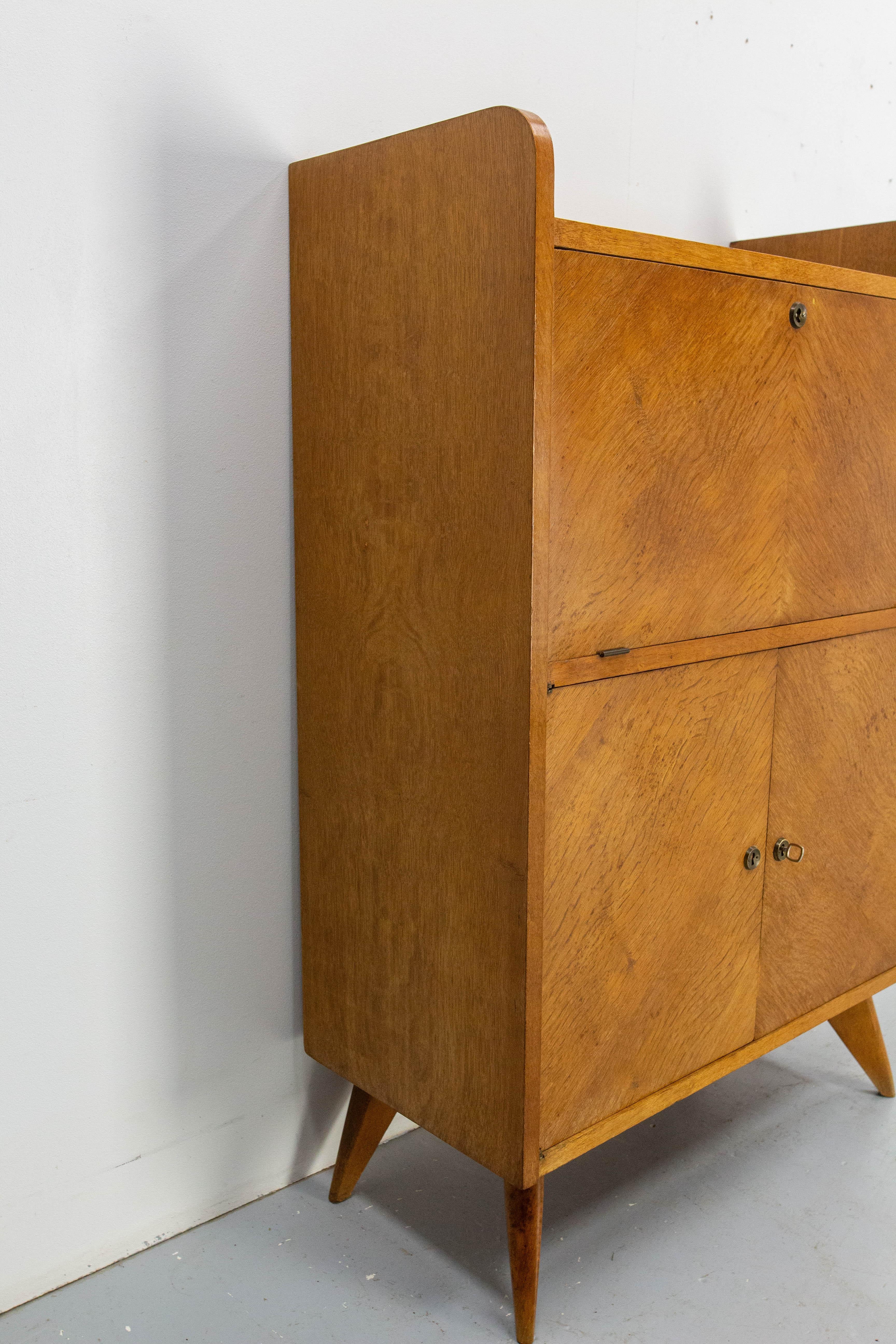 Credenza di metà secolo in Oak con gambe a bussola In condizioni buone in vendita a Labrit, Landes
