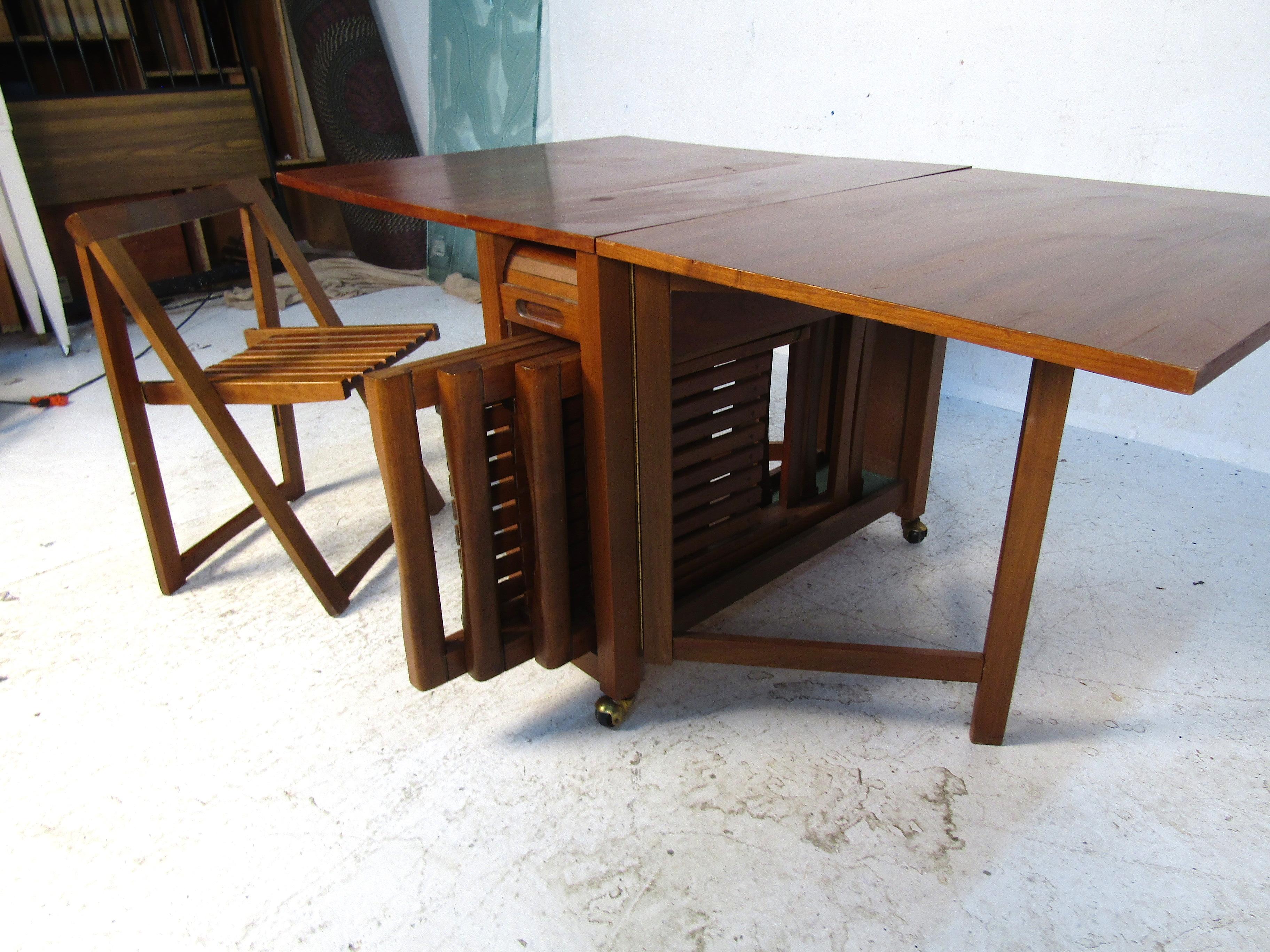 Midcentury Drop-Leaf Table with Storable Matching Chairs In Good Condition In Brooklyn, NY
